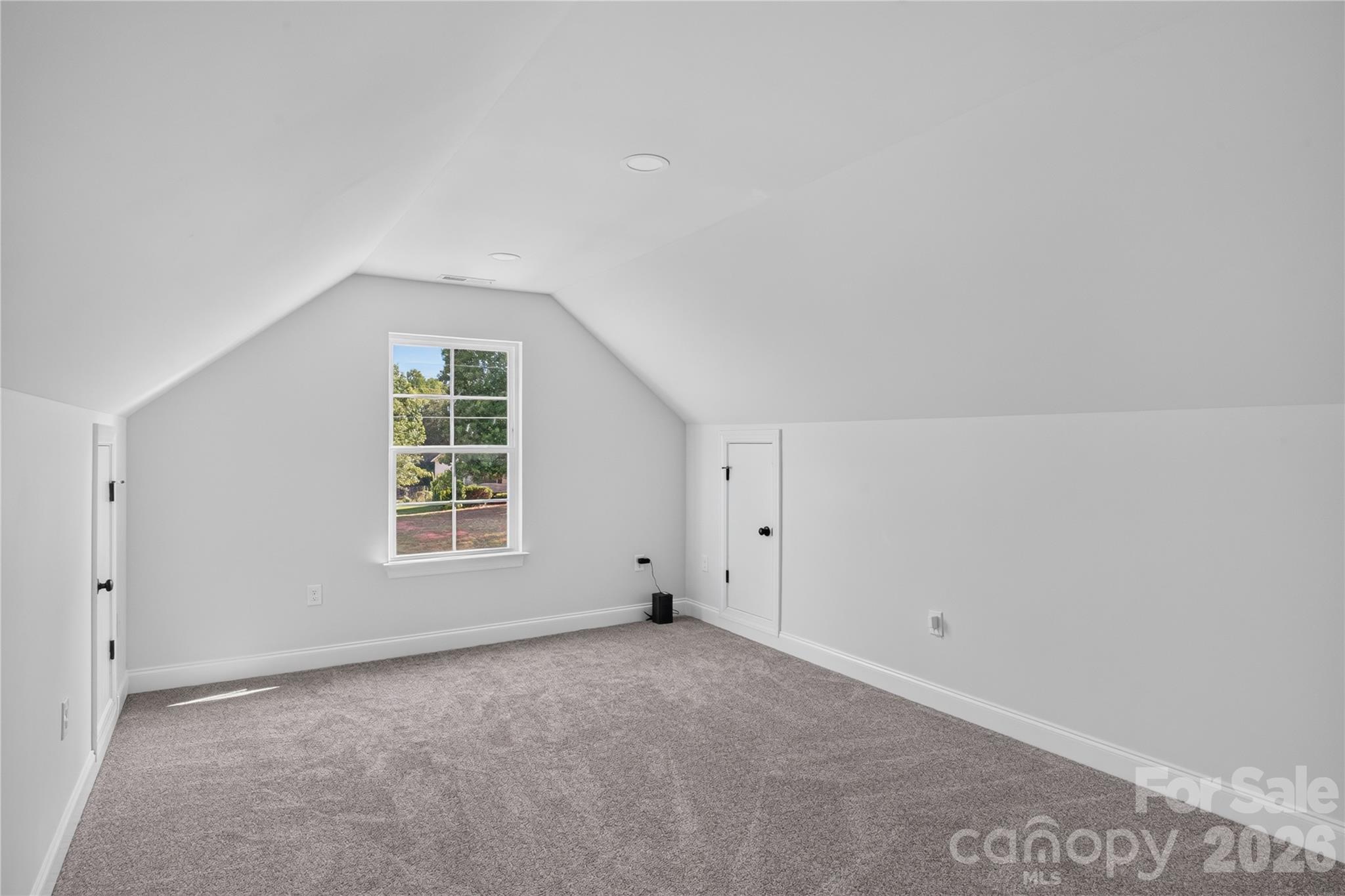 687 Deadmon Road Property Photo 5