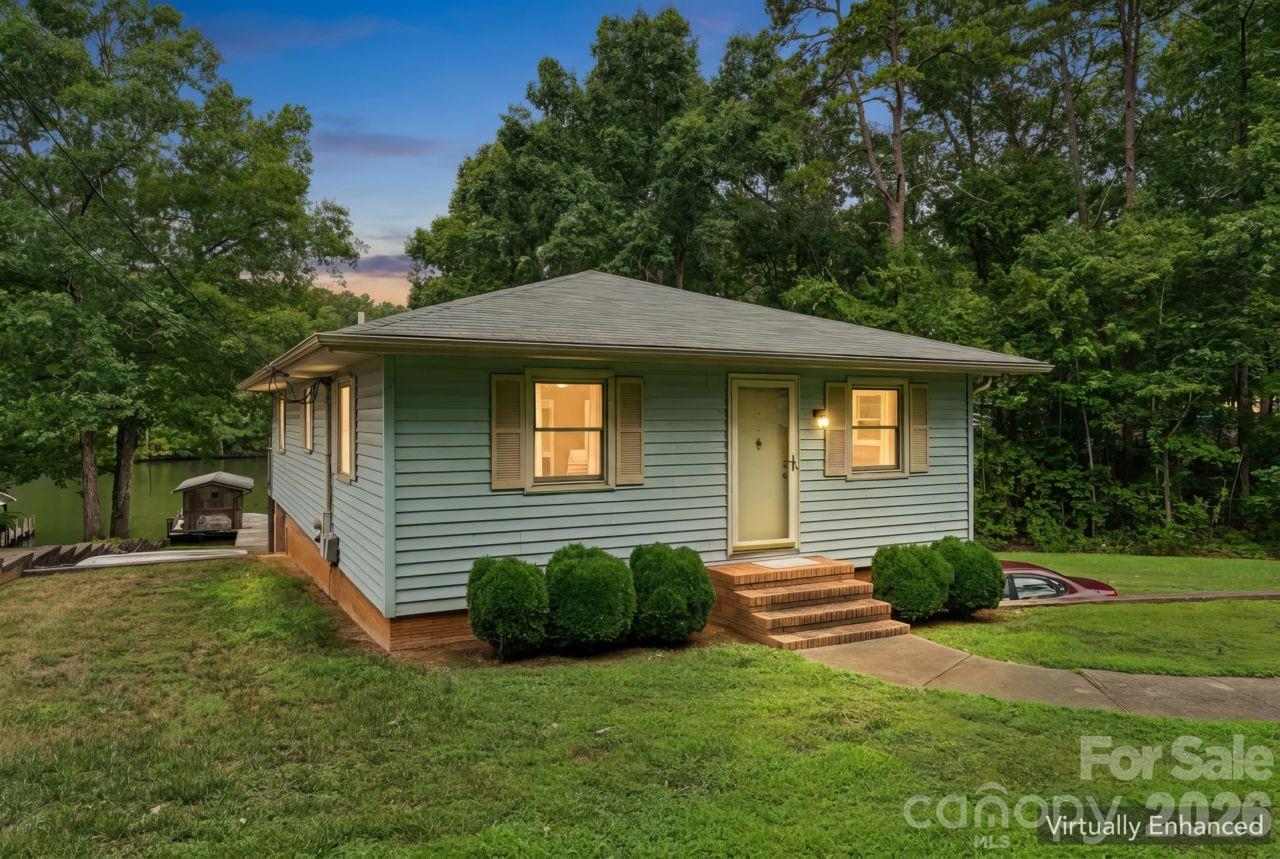 9781 Pine Tree Road Property Photo 1