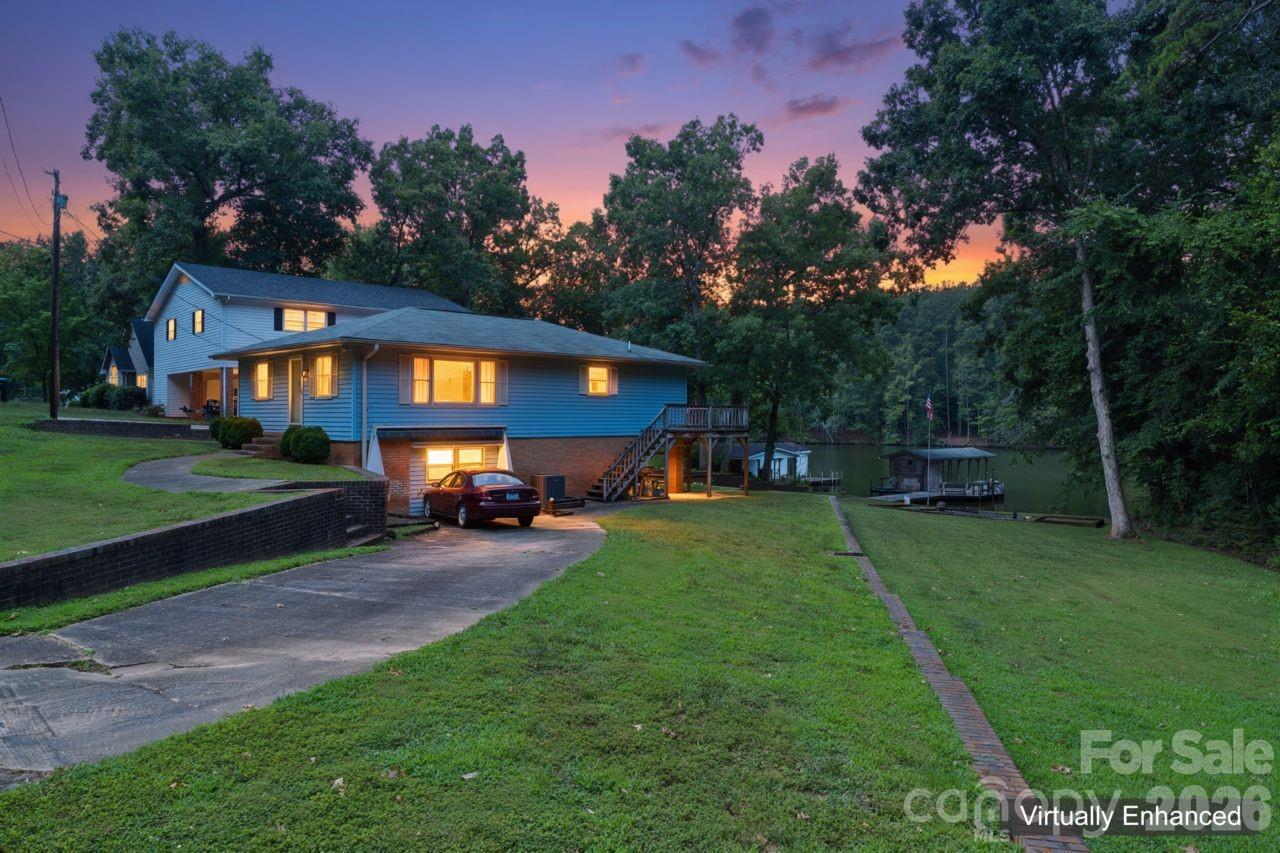 9781 Pine Tree Road Property Photo 2