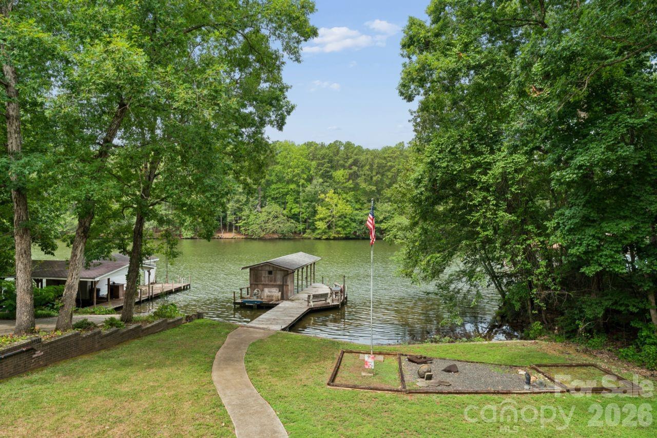 9781 Pine Tree Road Property Photo 3