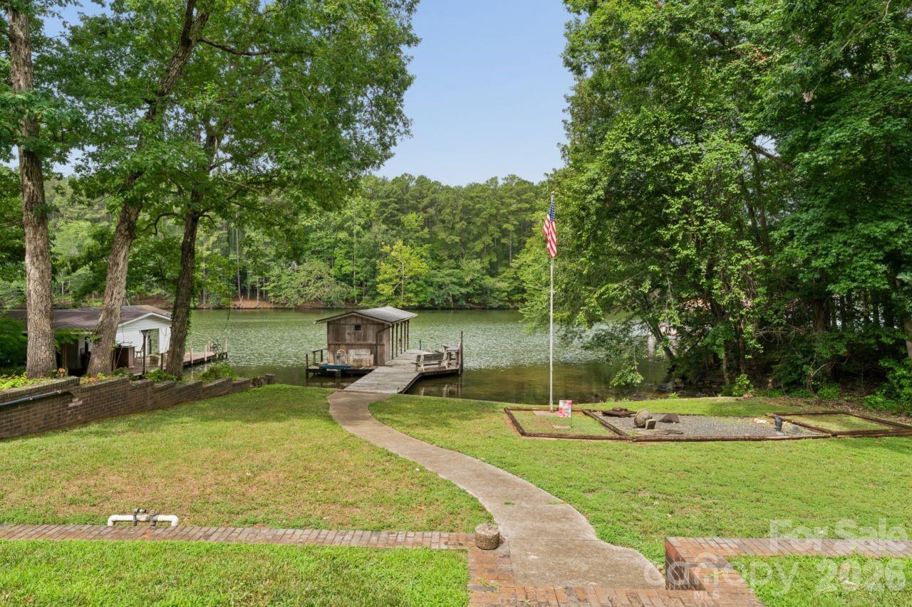 9781 Pine Tree Road Property Photo 4