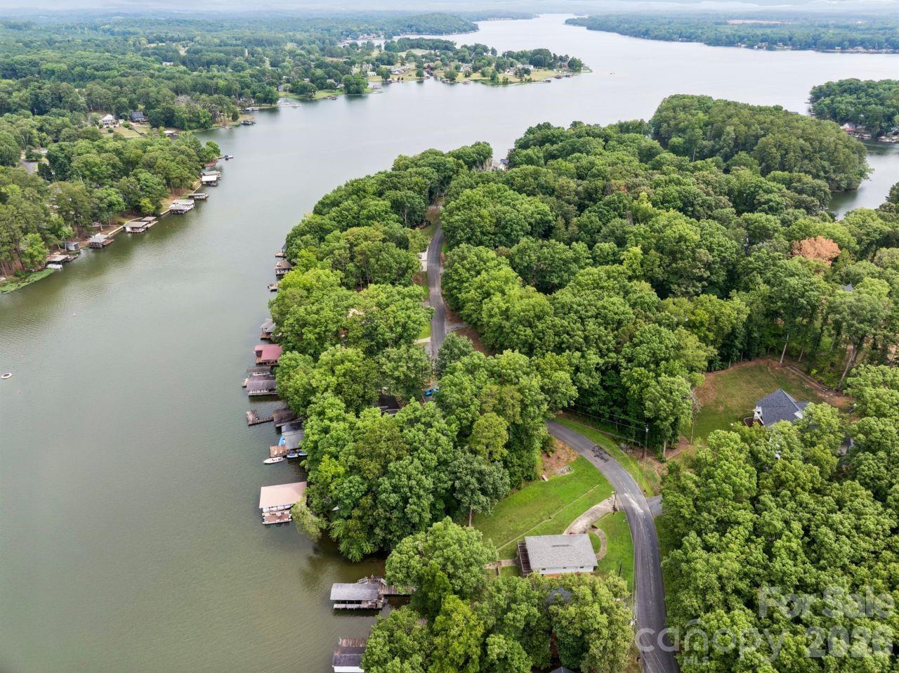 9781 Pine Tree Road Property Photo 6