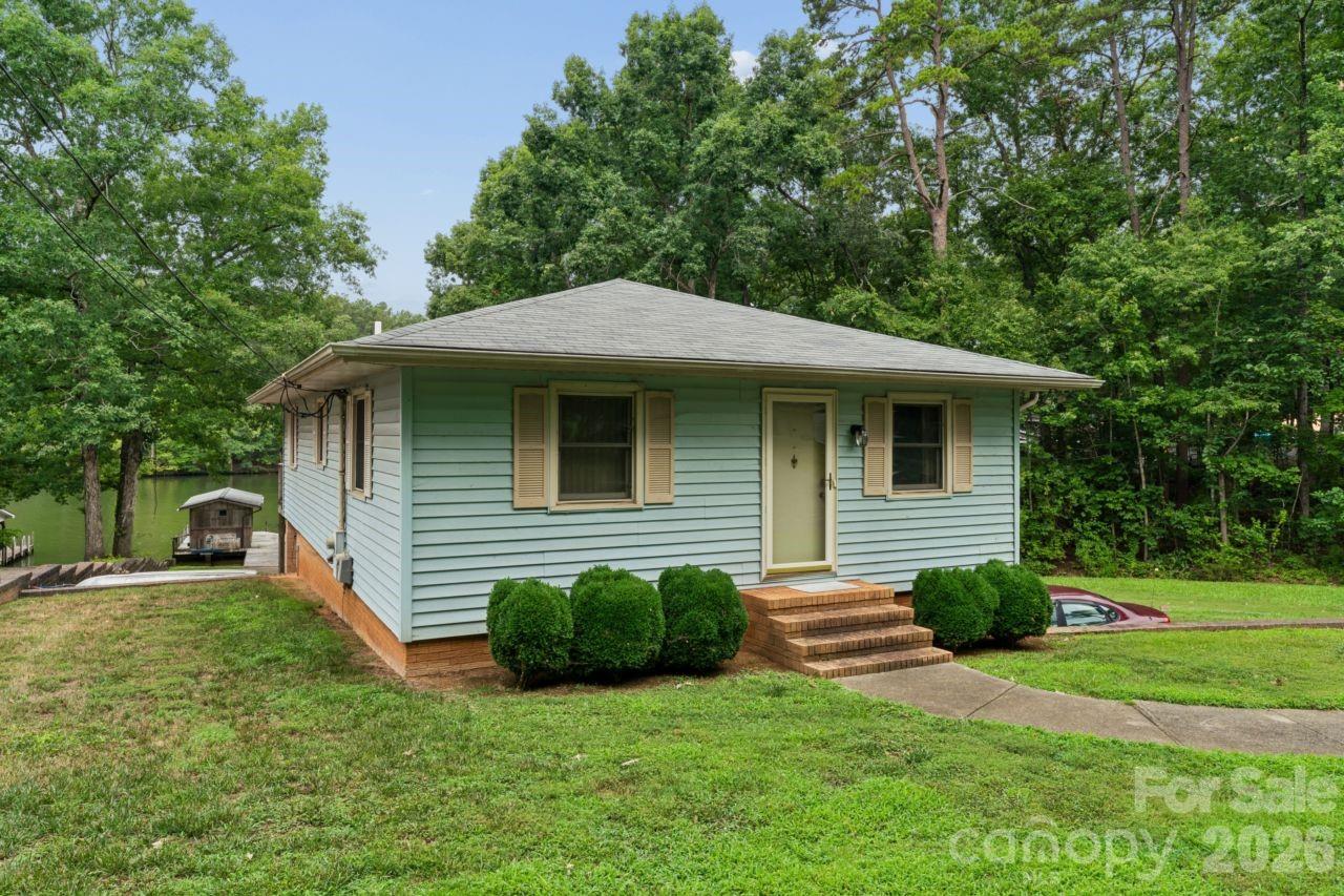 9781 Pine Tree Road Property Photo 8