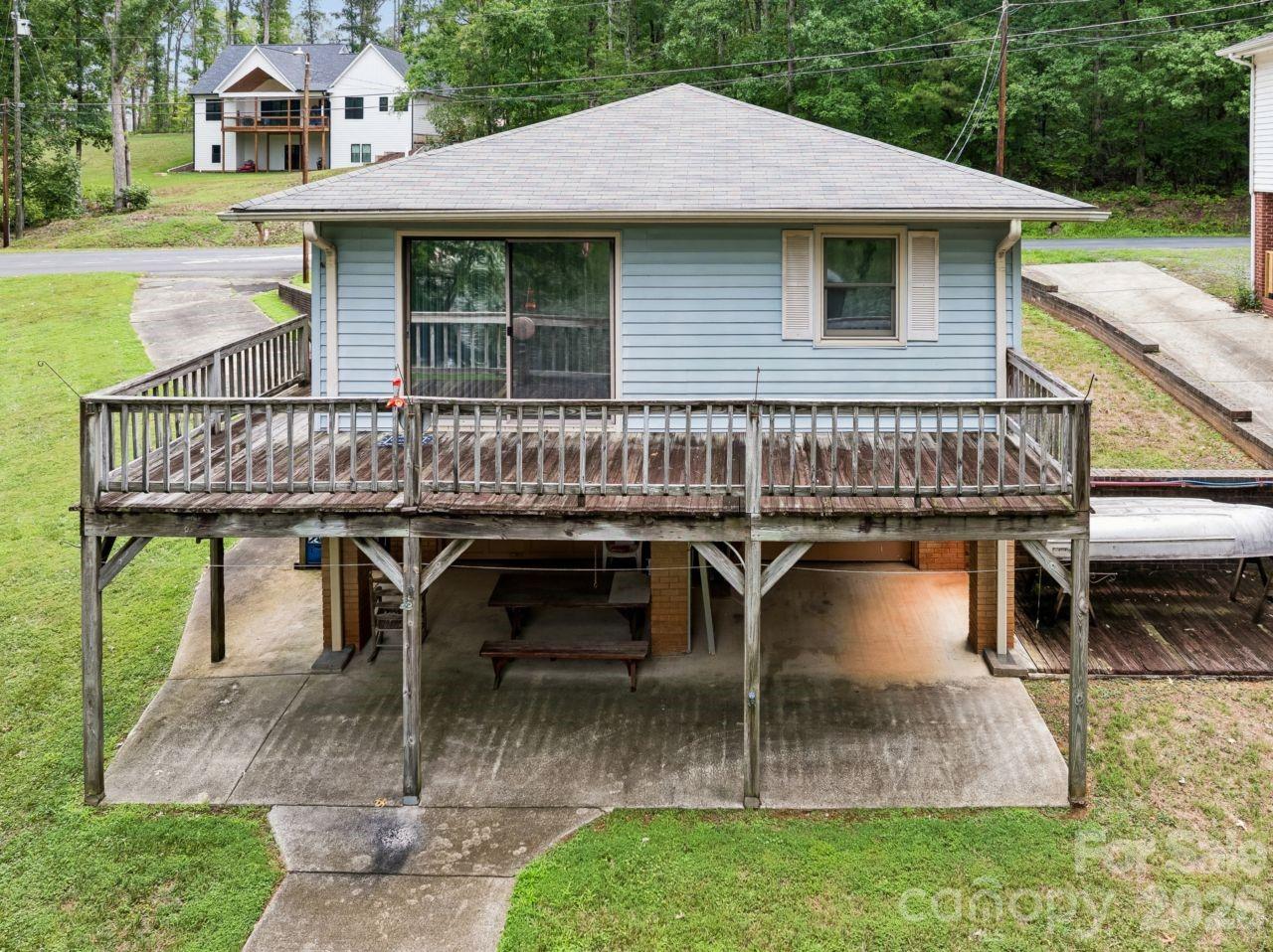 9781 Pine Tree Road Property Photo 12