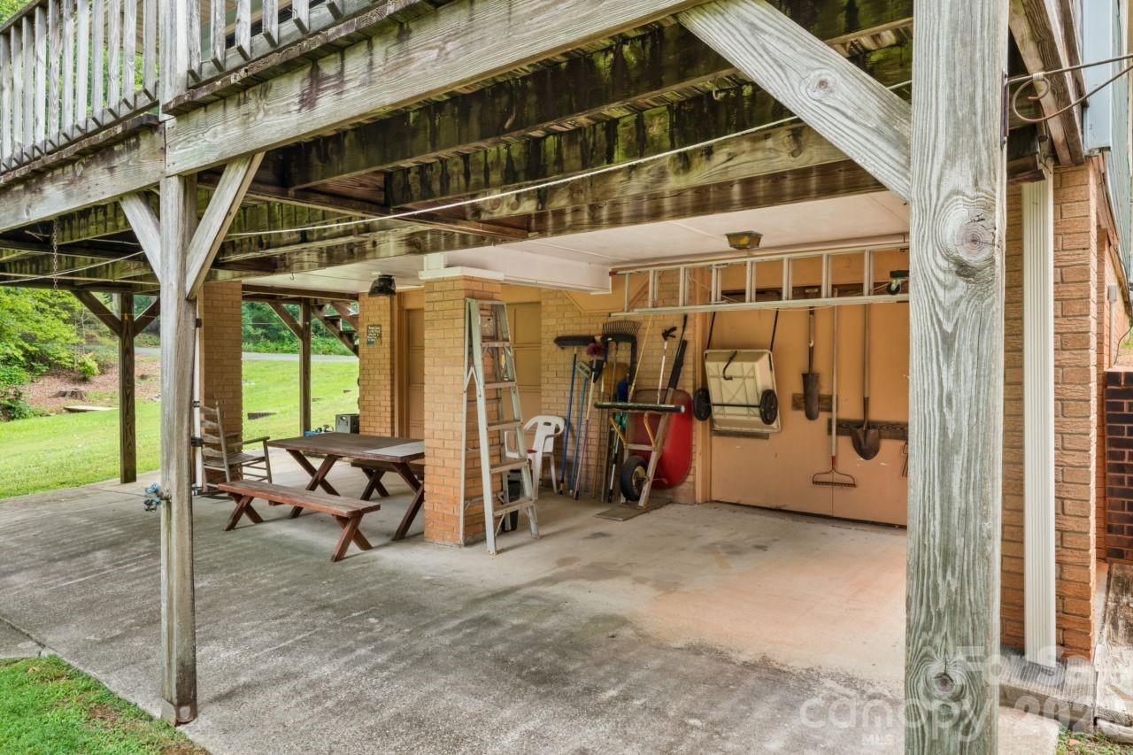 9781 Pine Tree Road Property Photo 17