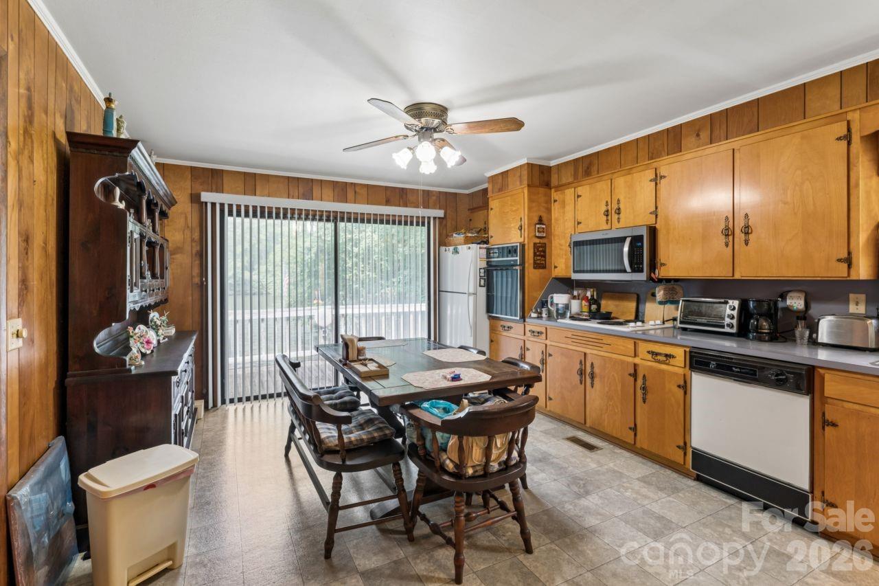 9781 Pine Tree Road Property Photo 29