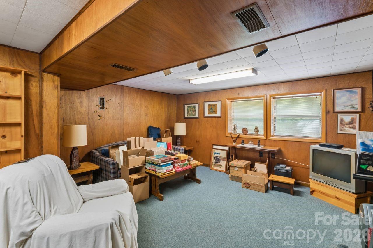 9781 Pine Tree Road Property Photo 40