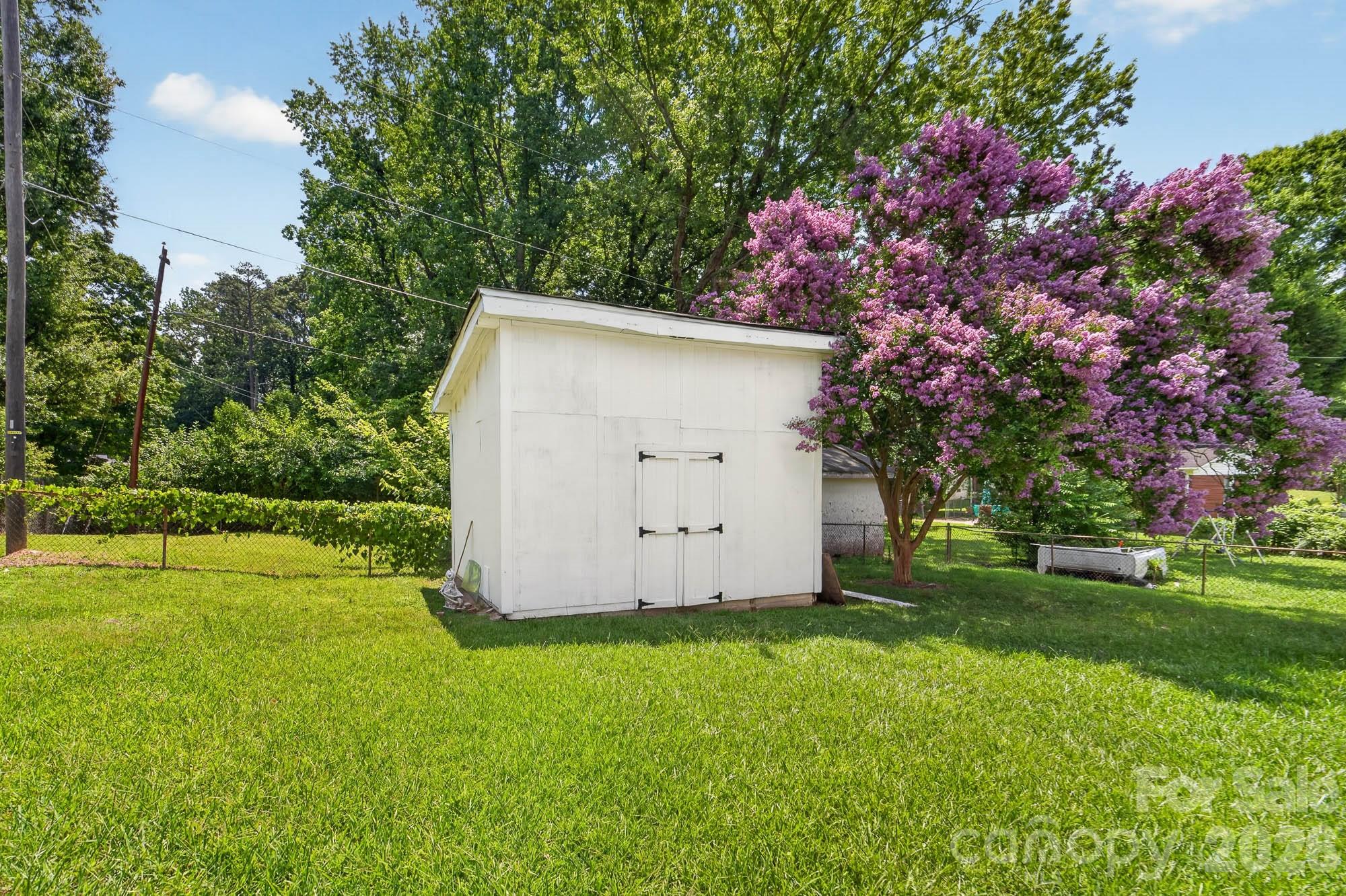 4723 Northaven Drive Property Photo 3