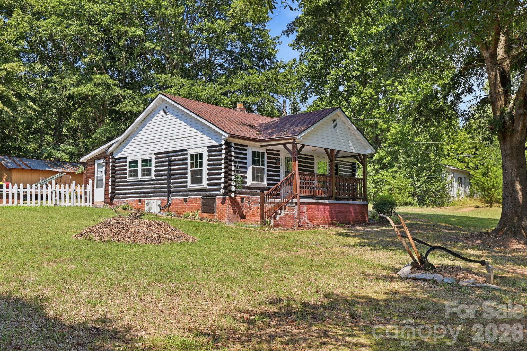 114 Beacon Hill Property Photo 1