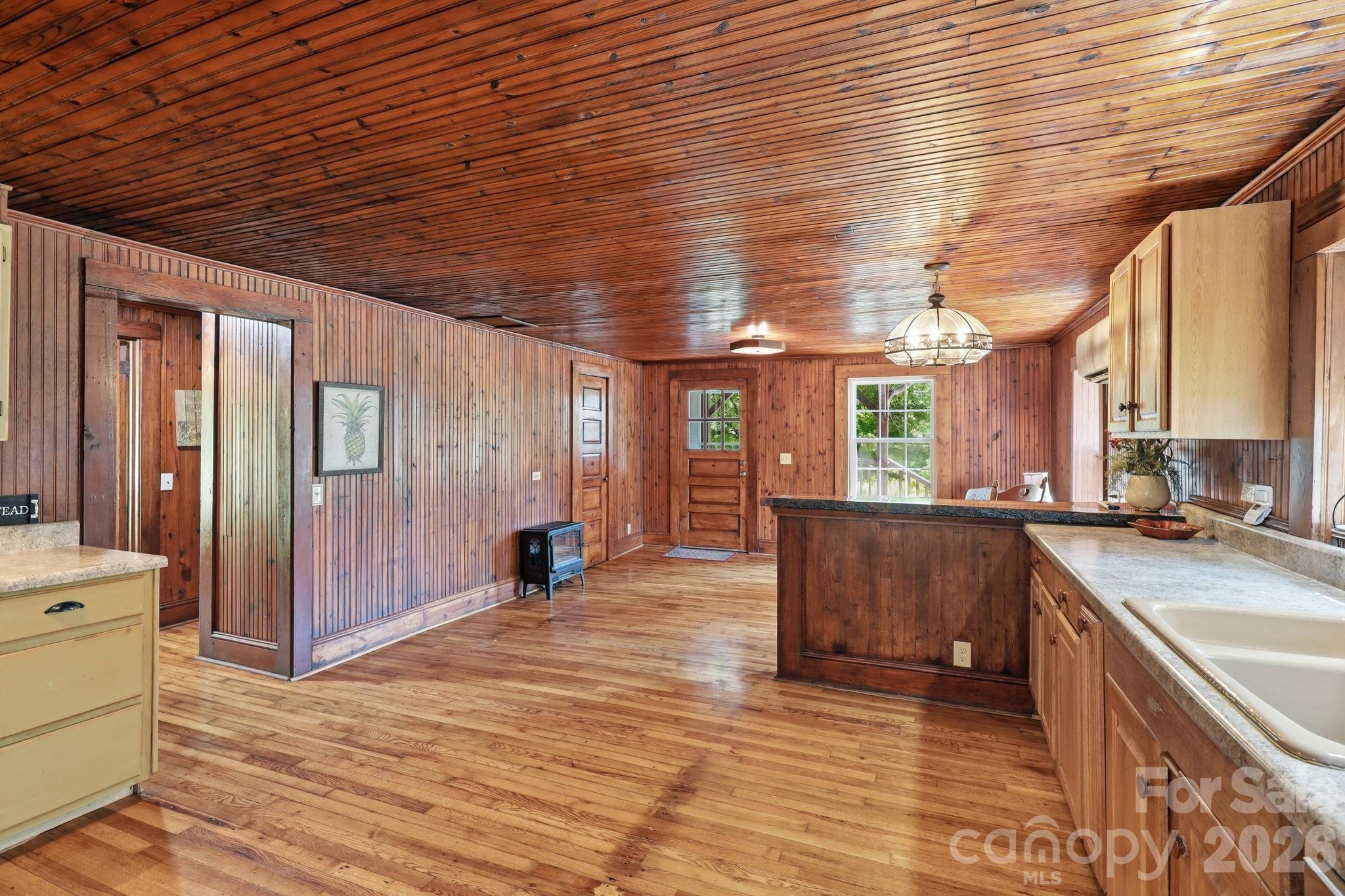114 Beacon Hill Property Photo 6