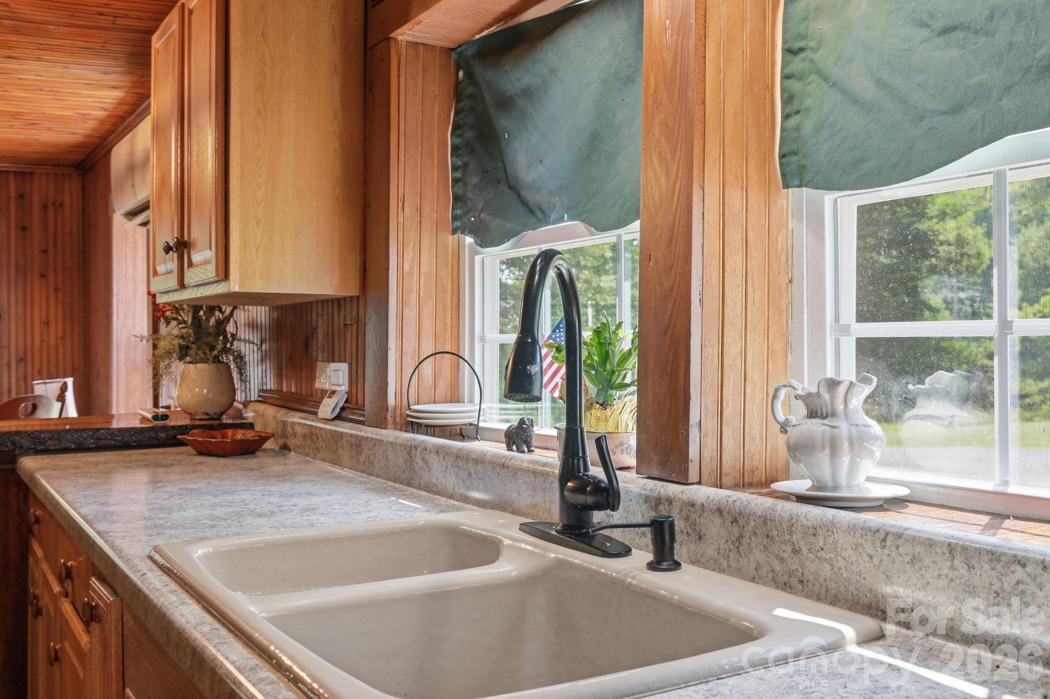 114 Beacon Hill Property Photo 7