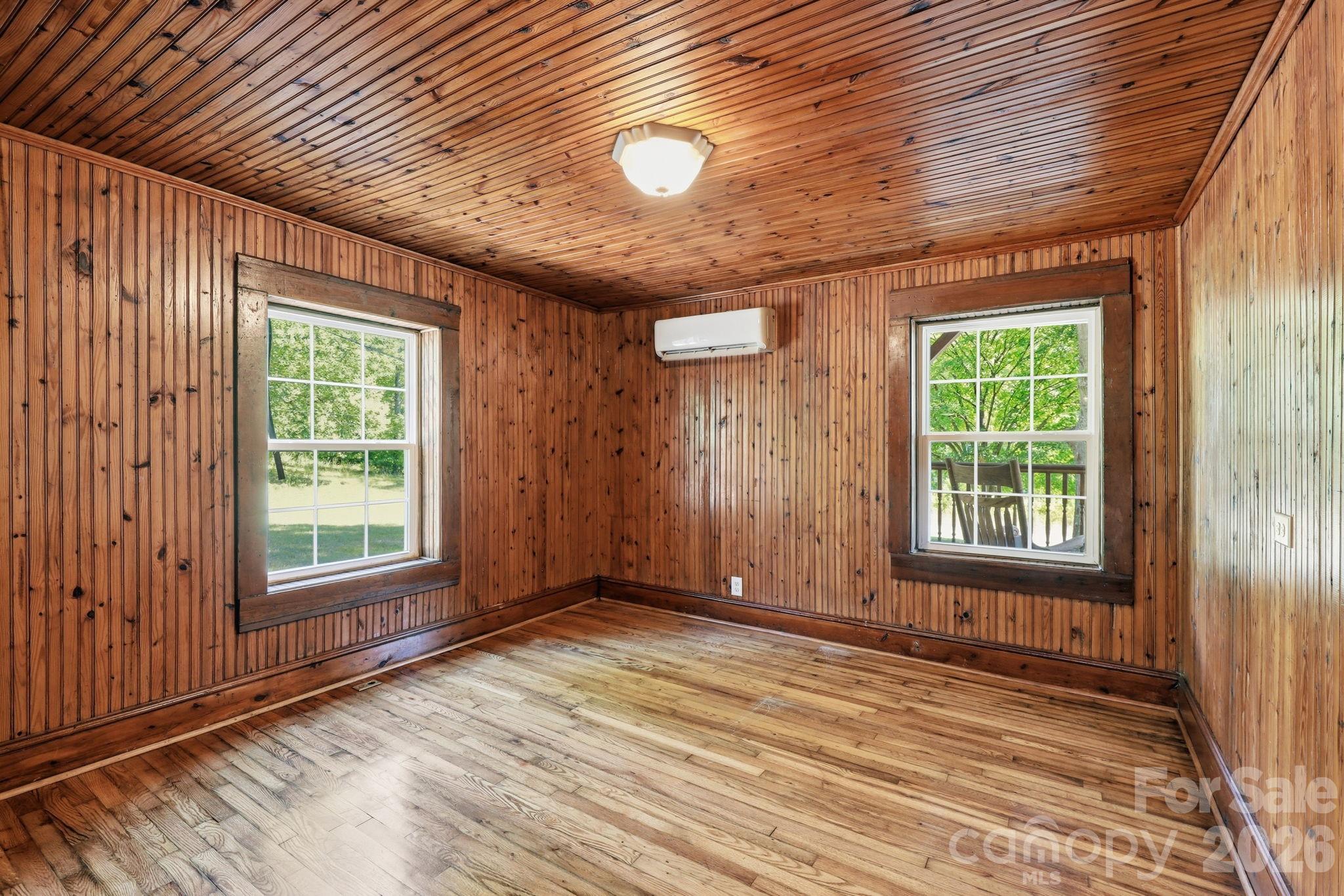 114 Beacon Hill Property Photo 8