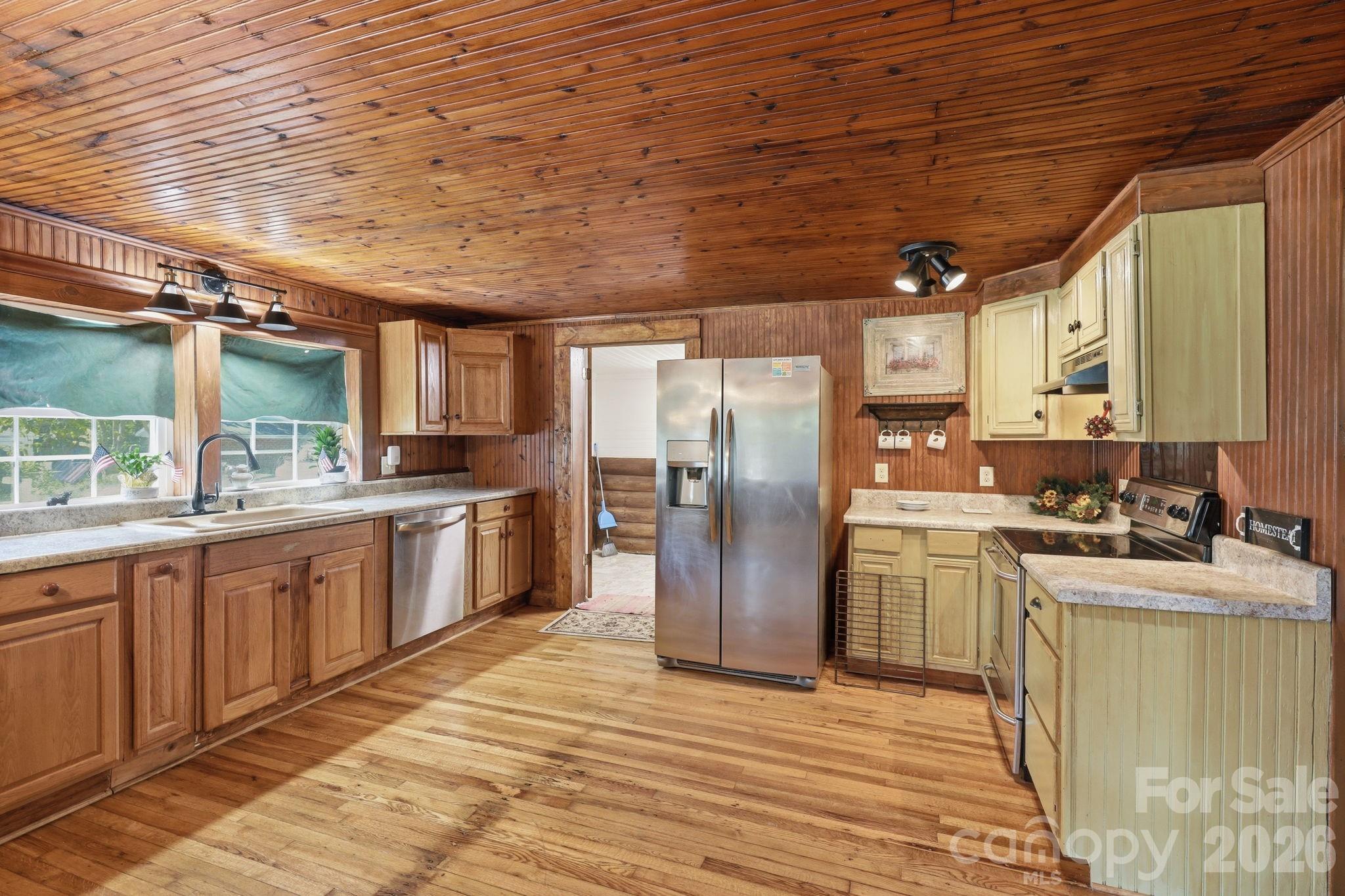 114 Beacon Hill Property Photo 11