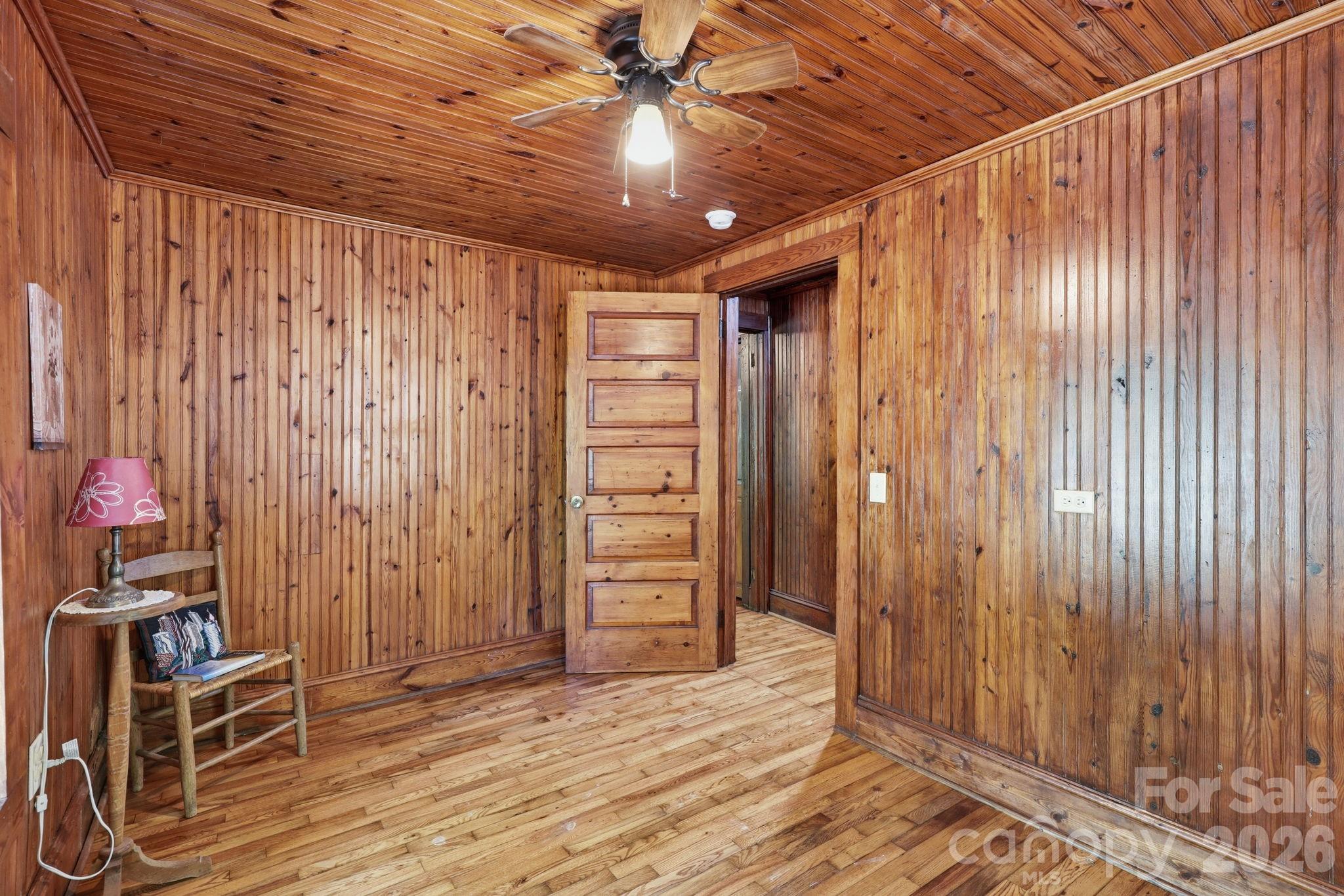 114 Beacon Hill Property Photo 12
