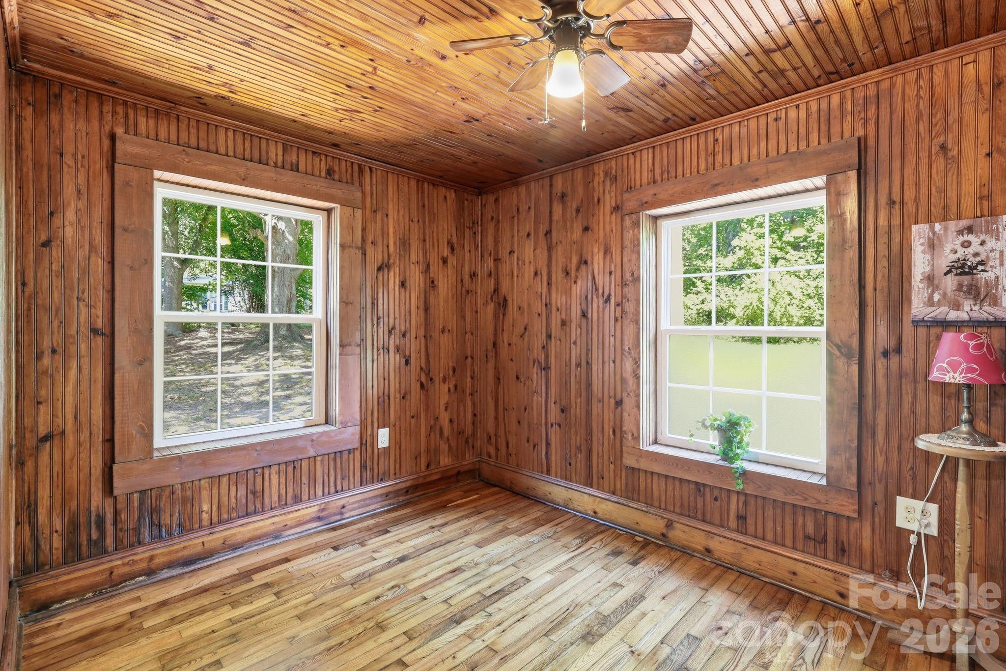 114 Beacon Hill Property Photo 16