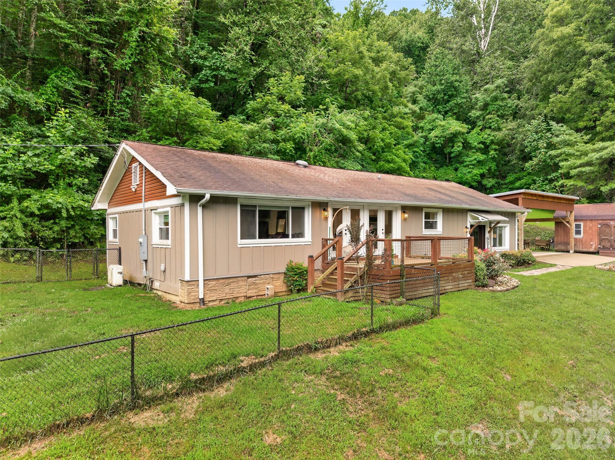 3882 New Leicester Highway Property Photo 3