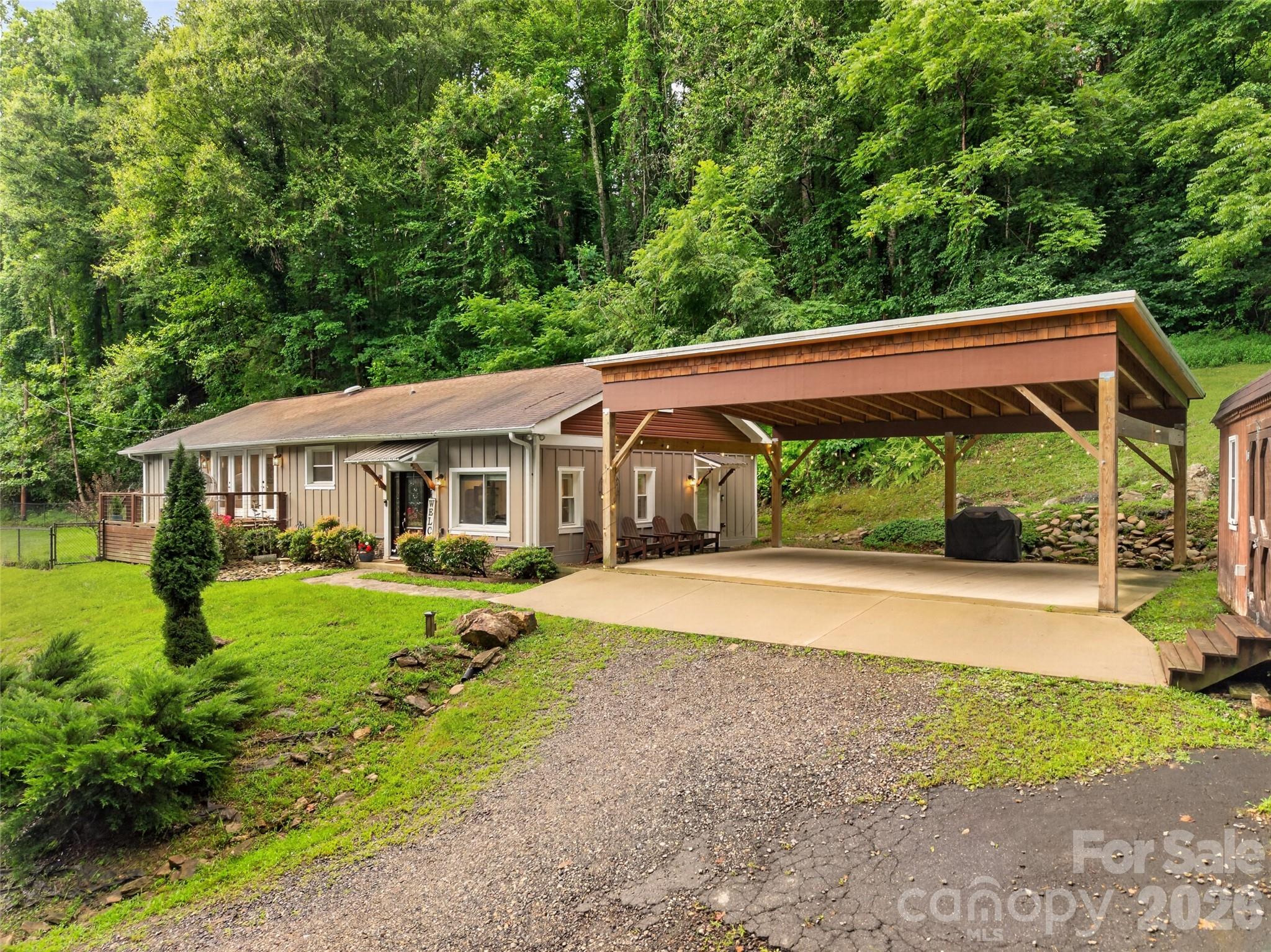 3882 New Leicester Highway Property Photo 5