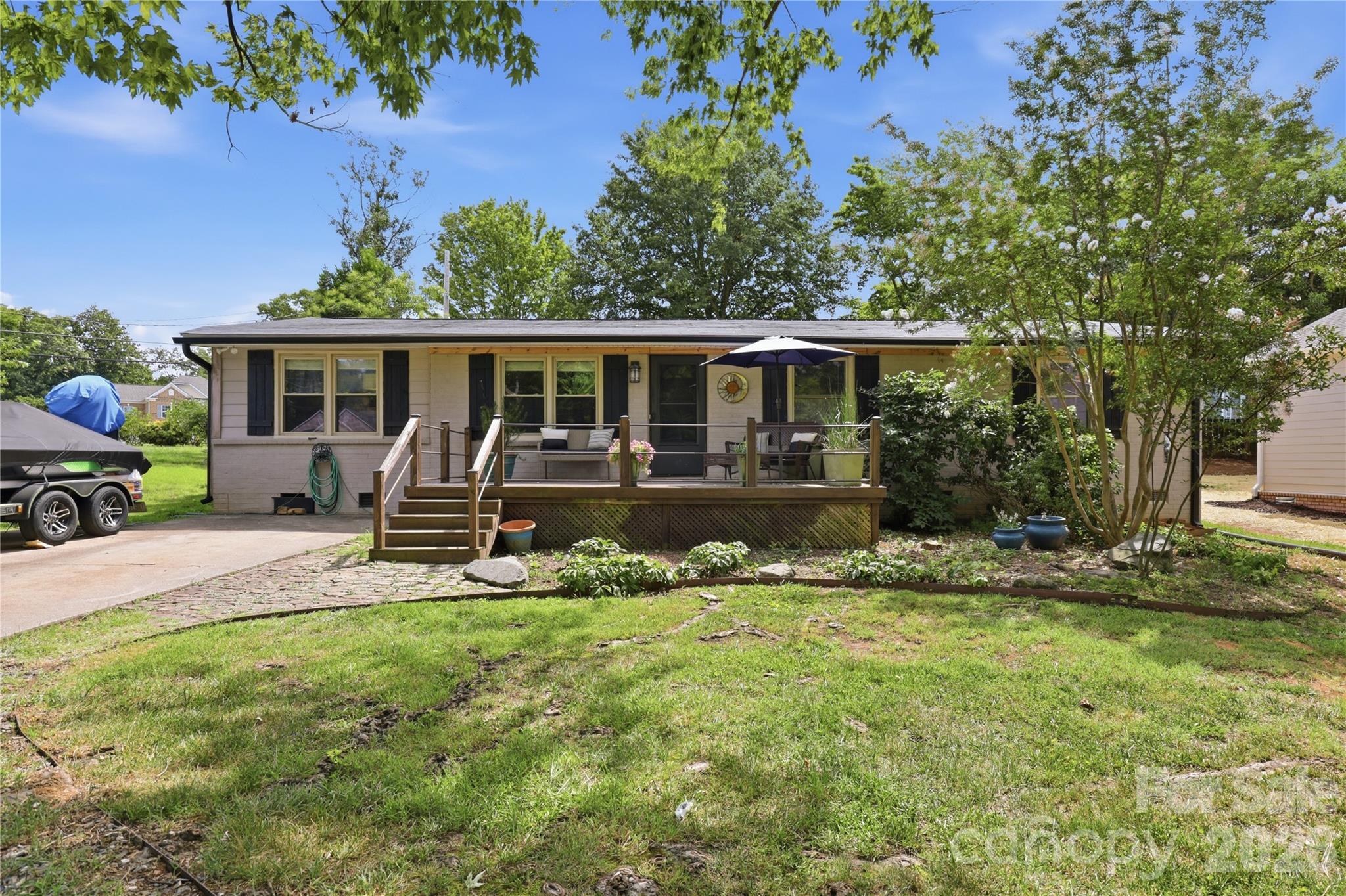 21013 Entrada Drive Property Photo 1
