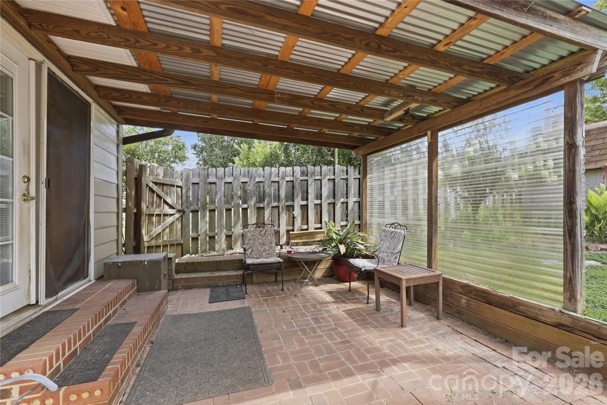 21013 Entrada Drive Property Photo 18
