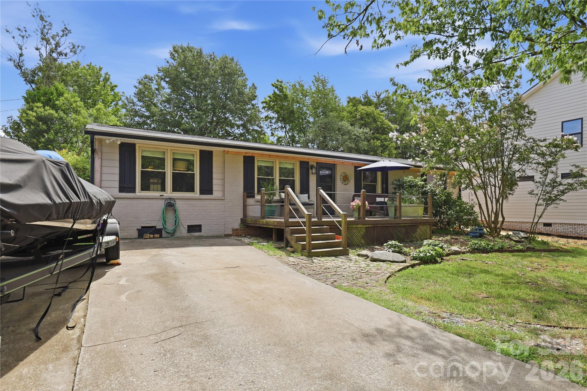 21013 Entrada Drive Property Photo 28