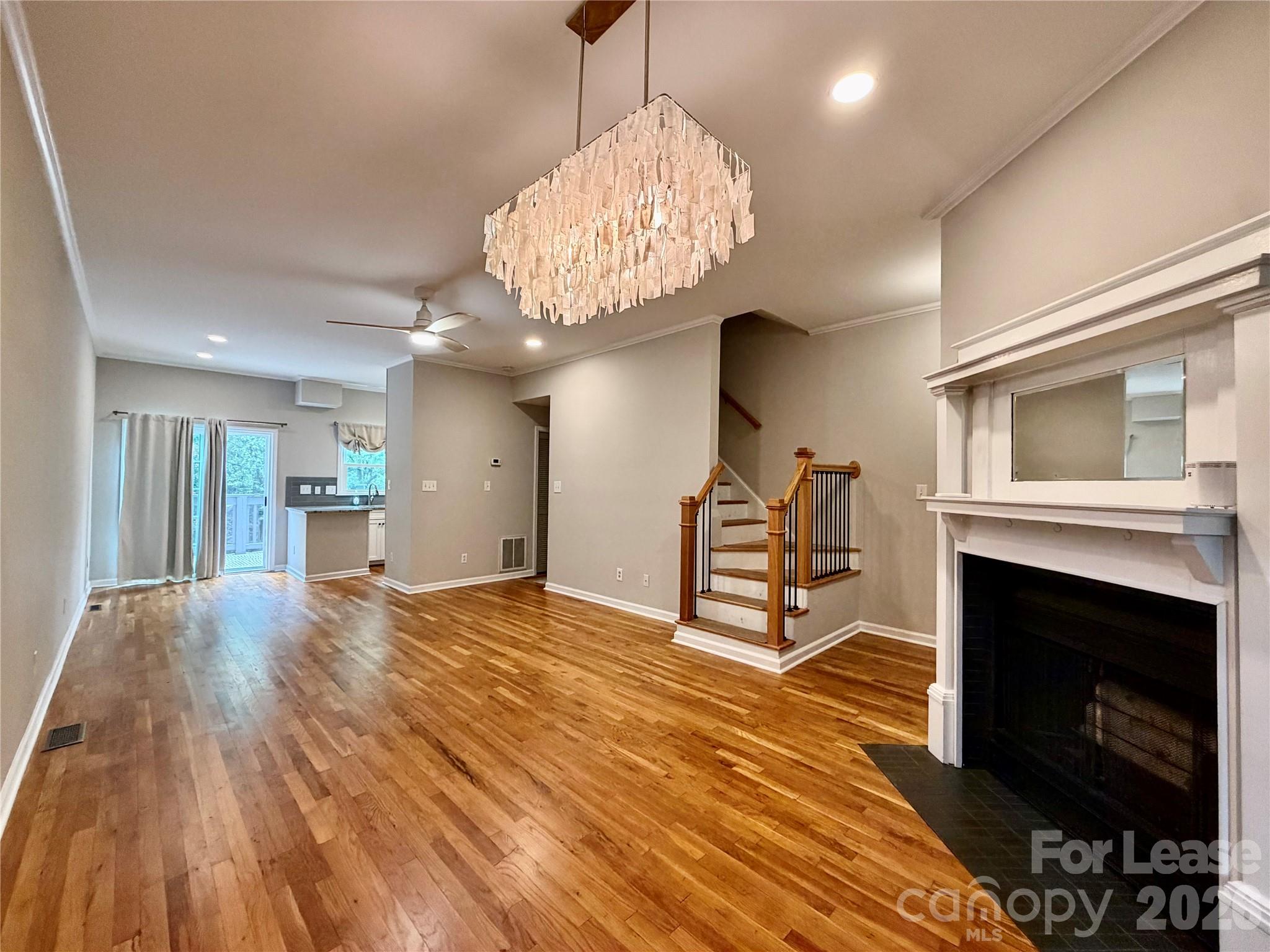 312 W 10th Street Property Photo 5