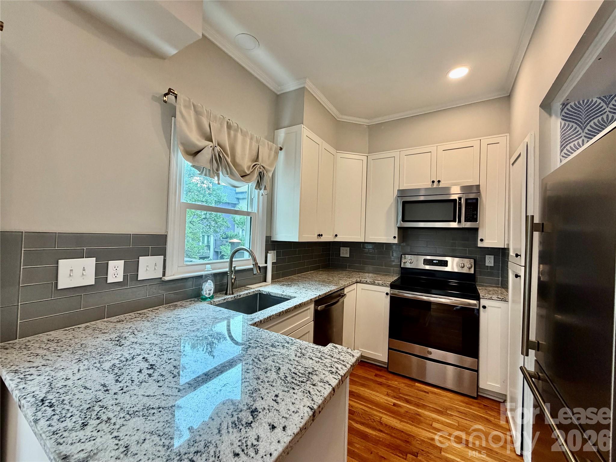 312 W 10th Street Property Photo 10