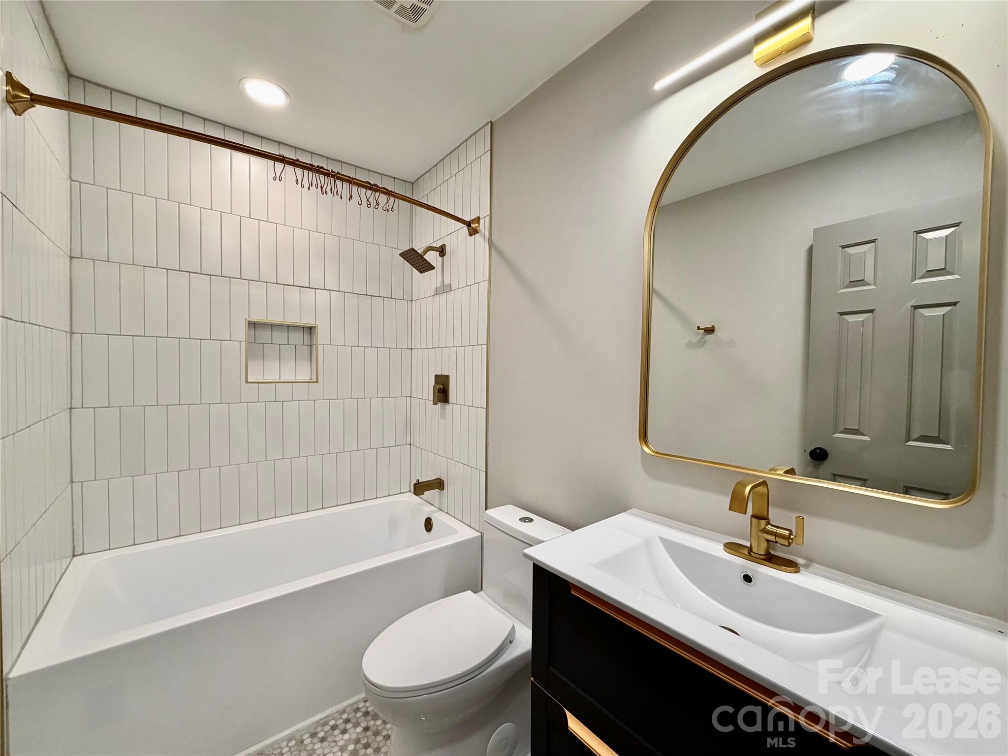 312 W 10th Street Property Photo 13