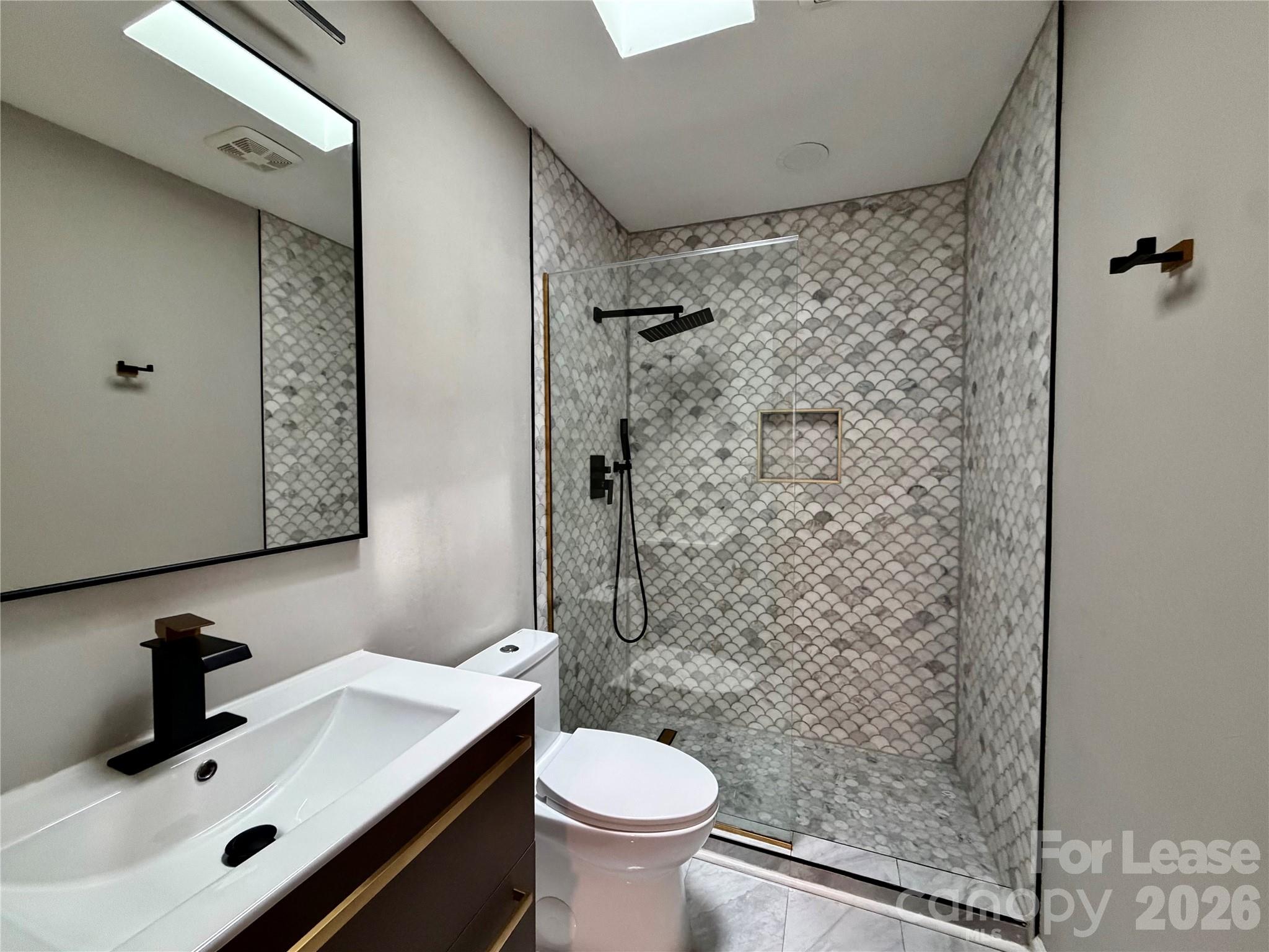 312 W 10th Street Property Photo 18