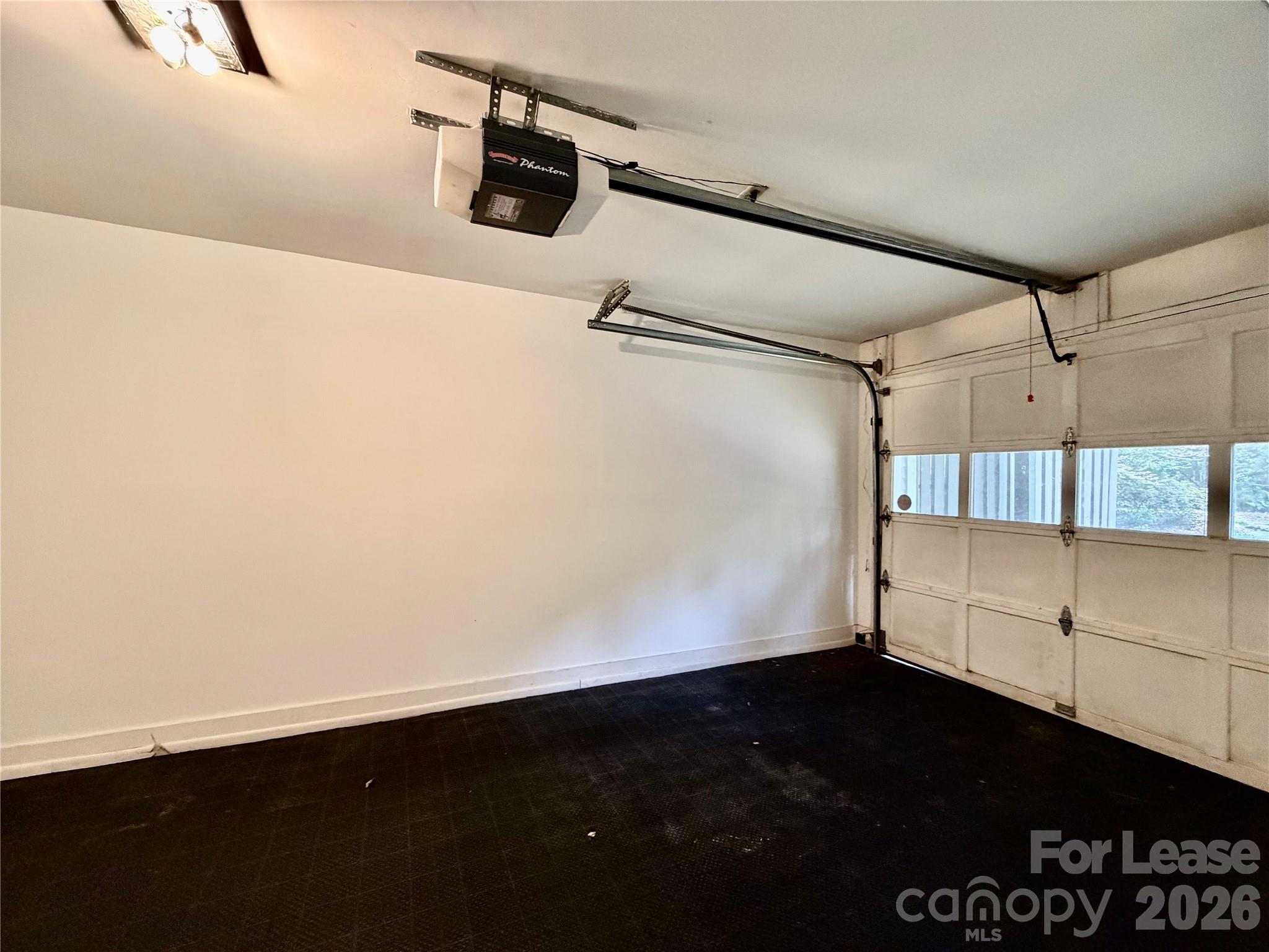 312 W 10th Street Property Photo 27