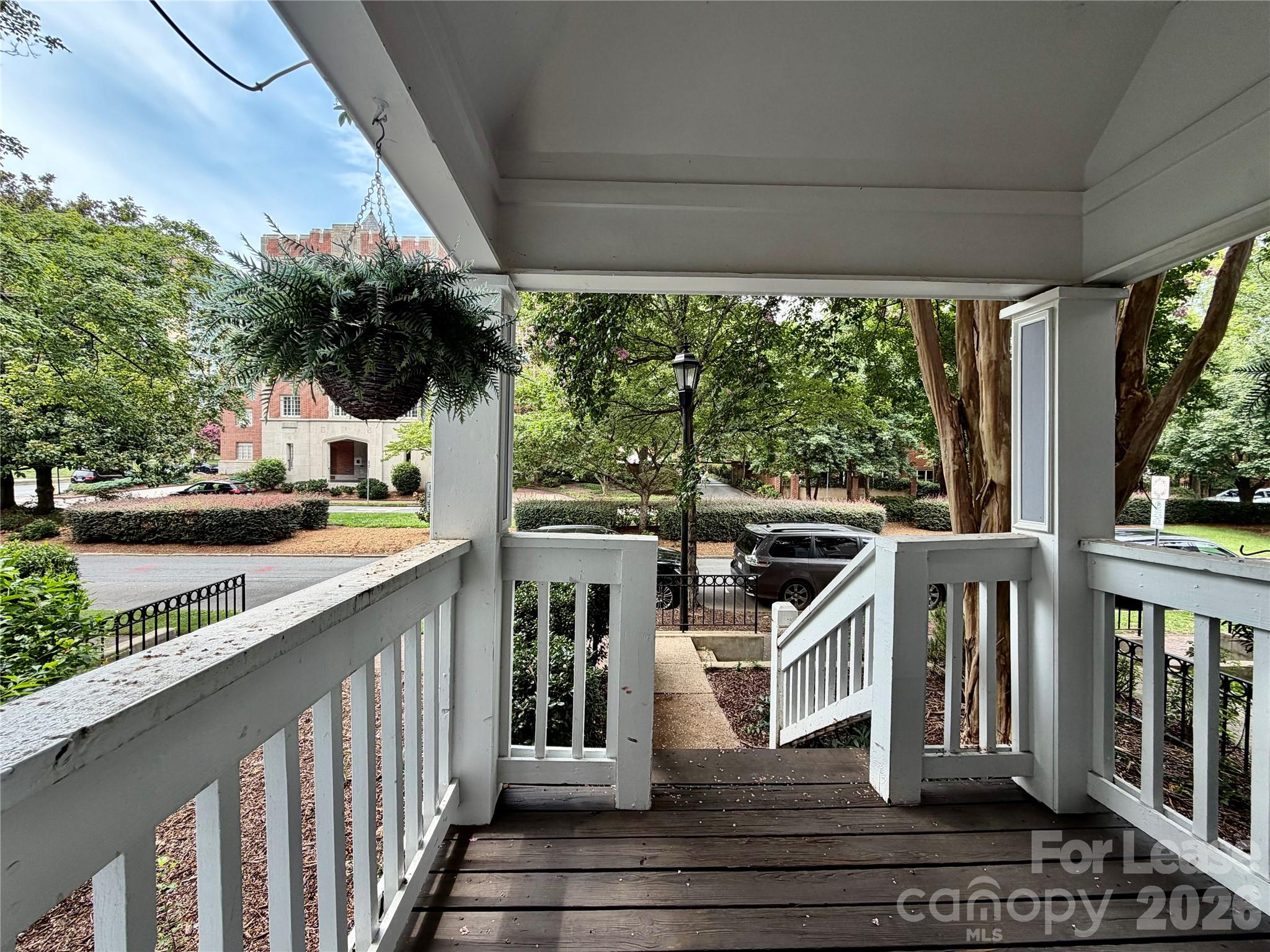 312 W 10th Street Property Photo 31