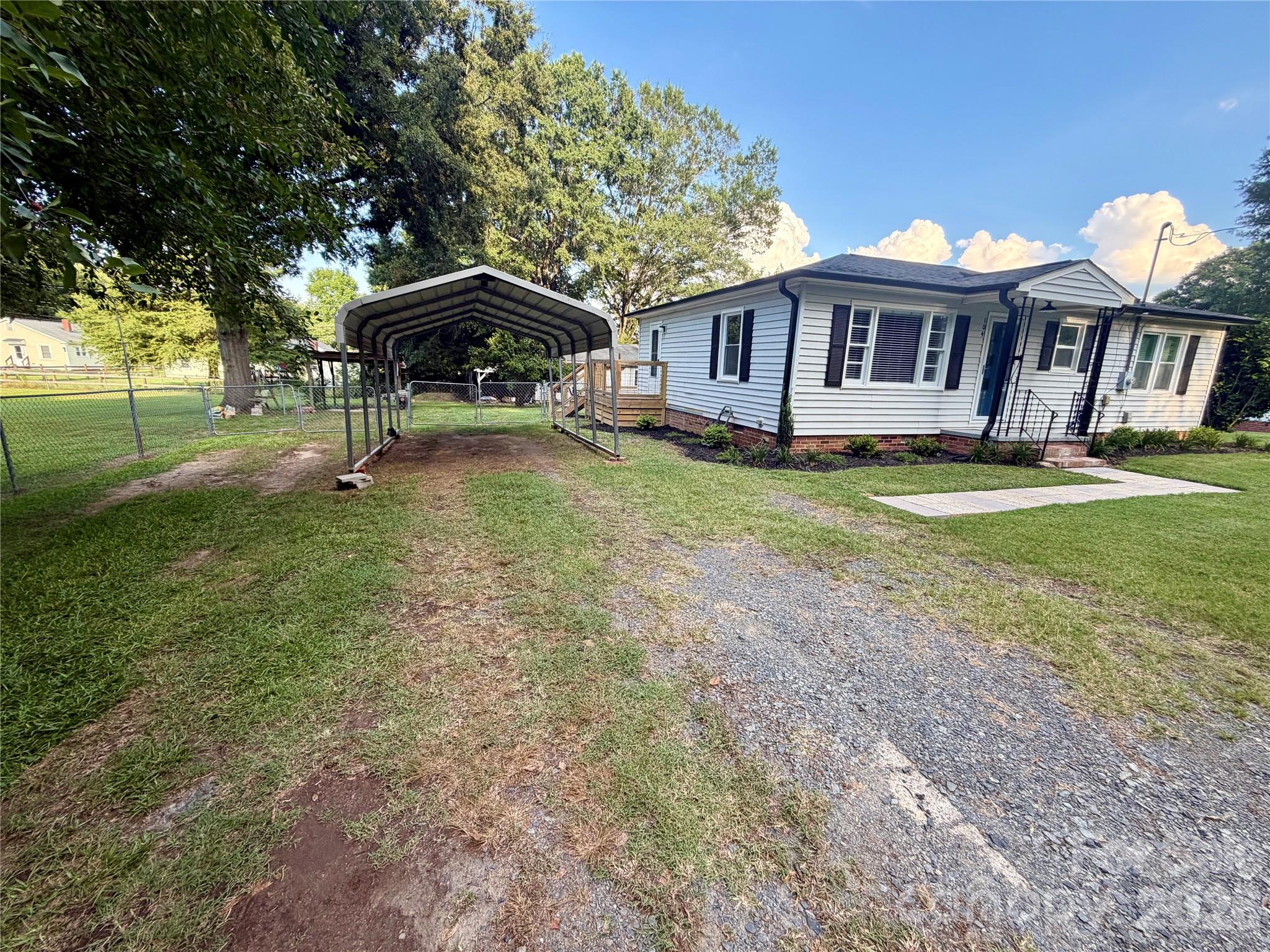 104 Hilltop Street Property Photo 6
