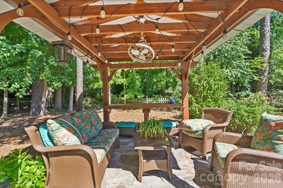 10701 Pomerane Place Property Photo 4