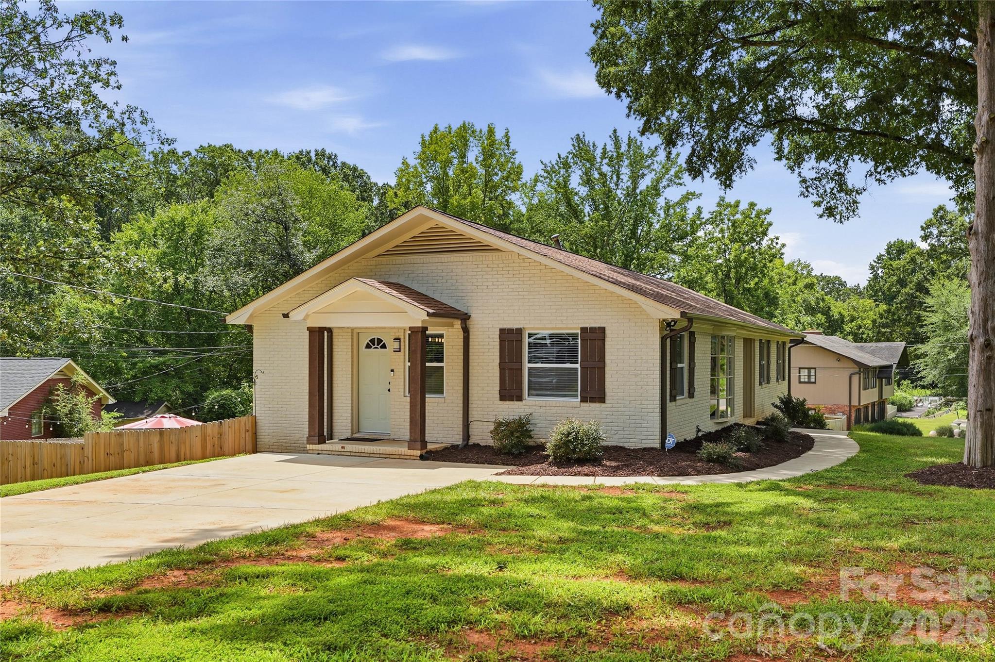 1301 Manchester Lane Property Photo 5