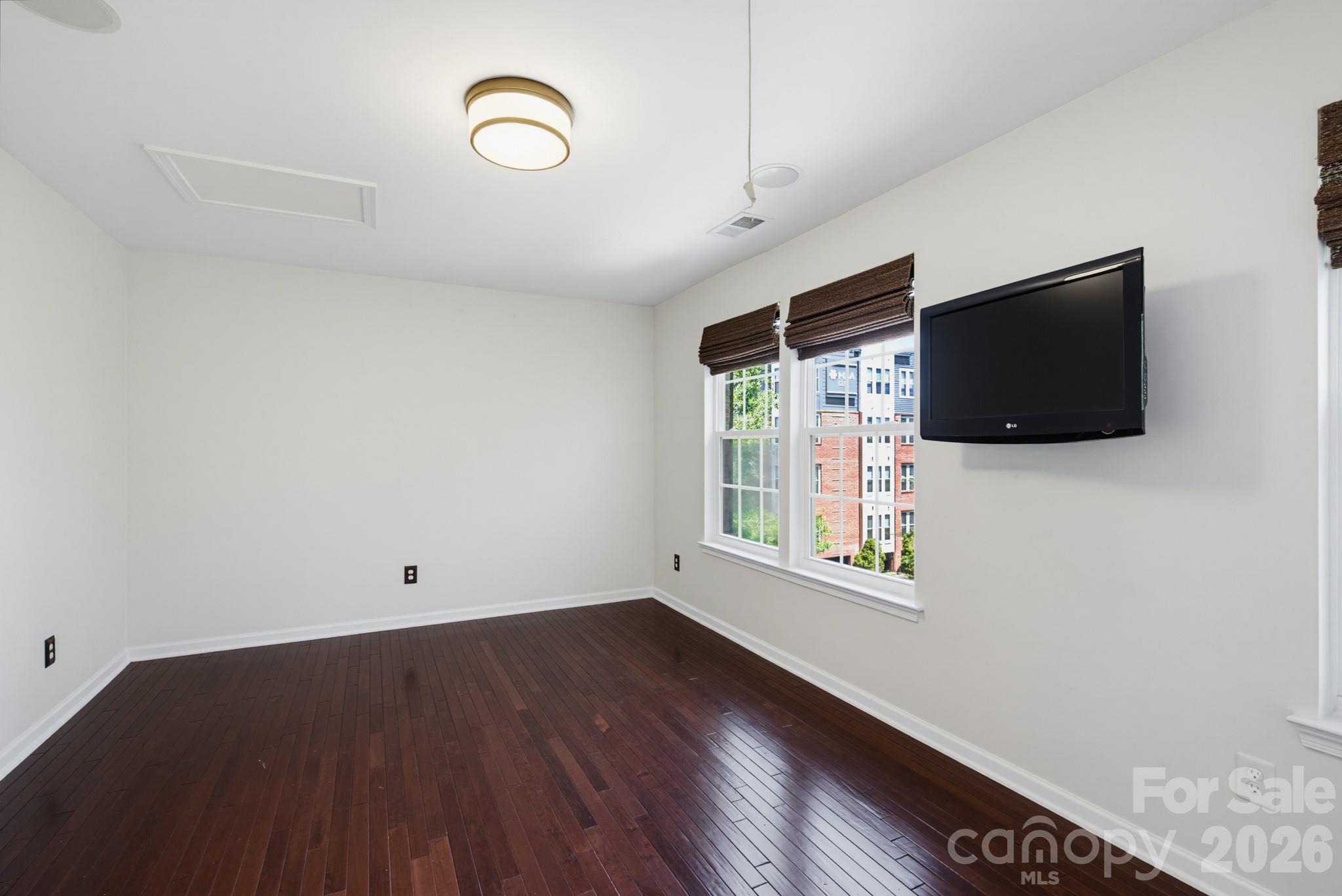 225 Lincoln Street Property Photo 33