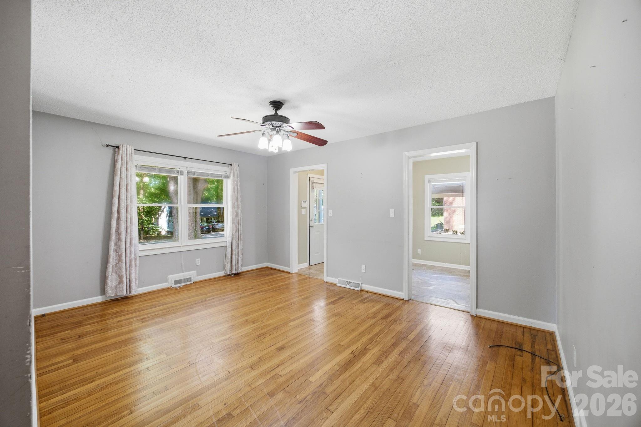 3129 Iredell Drive Property Photo 4