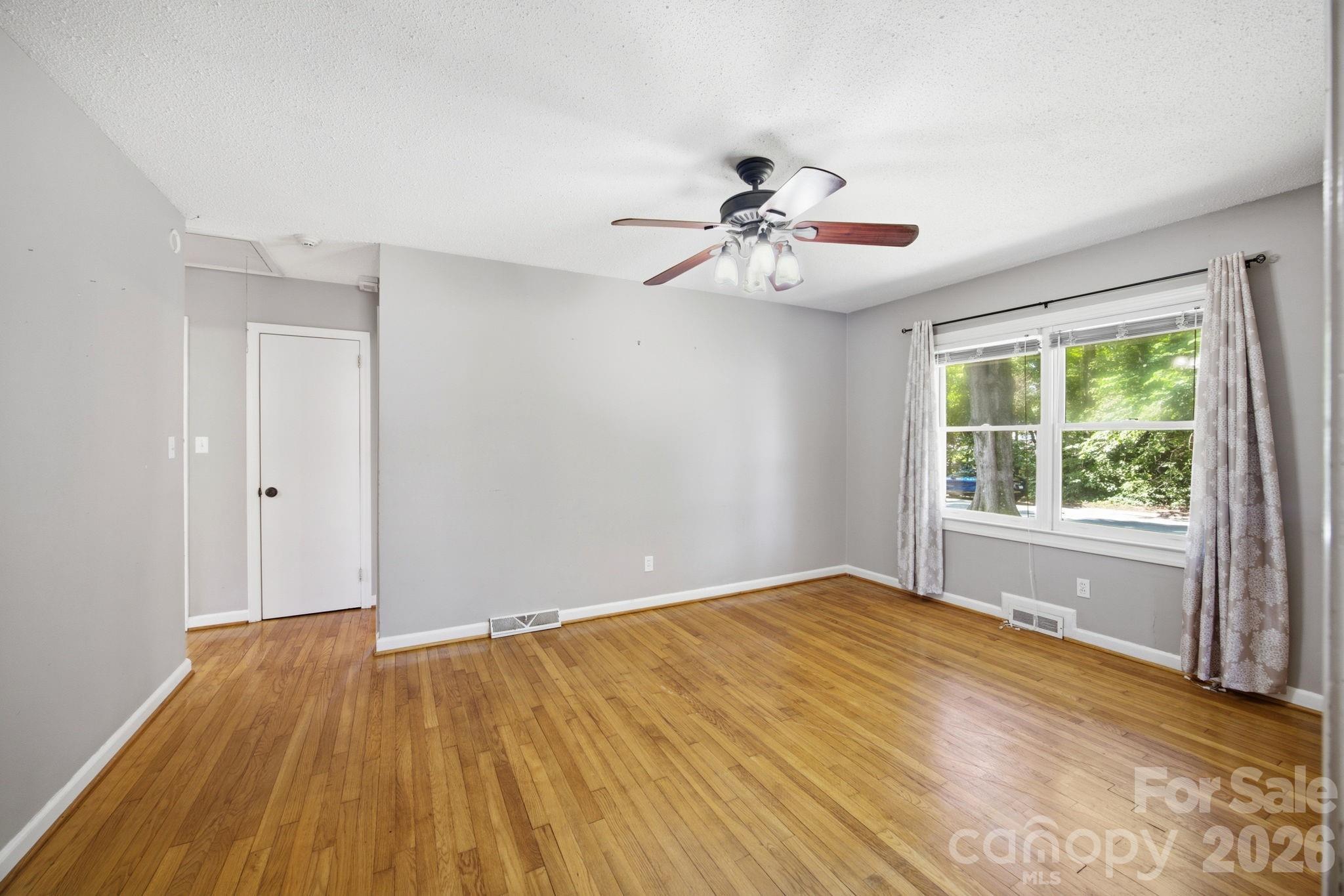 3129 Iredell Drive Property Photo 5