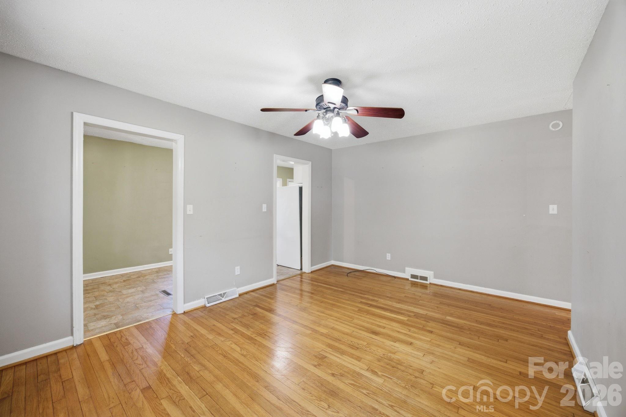 3129 Iredell Drive Property Photo 6