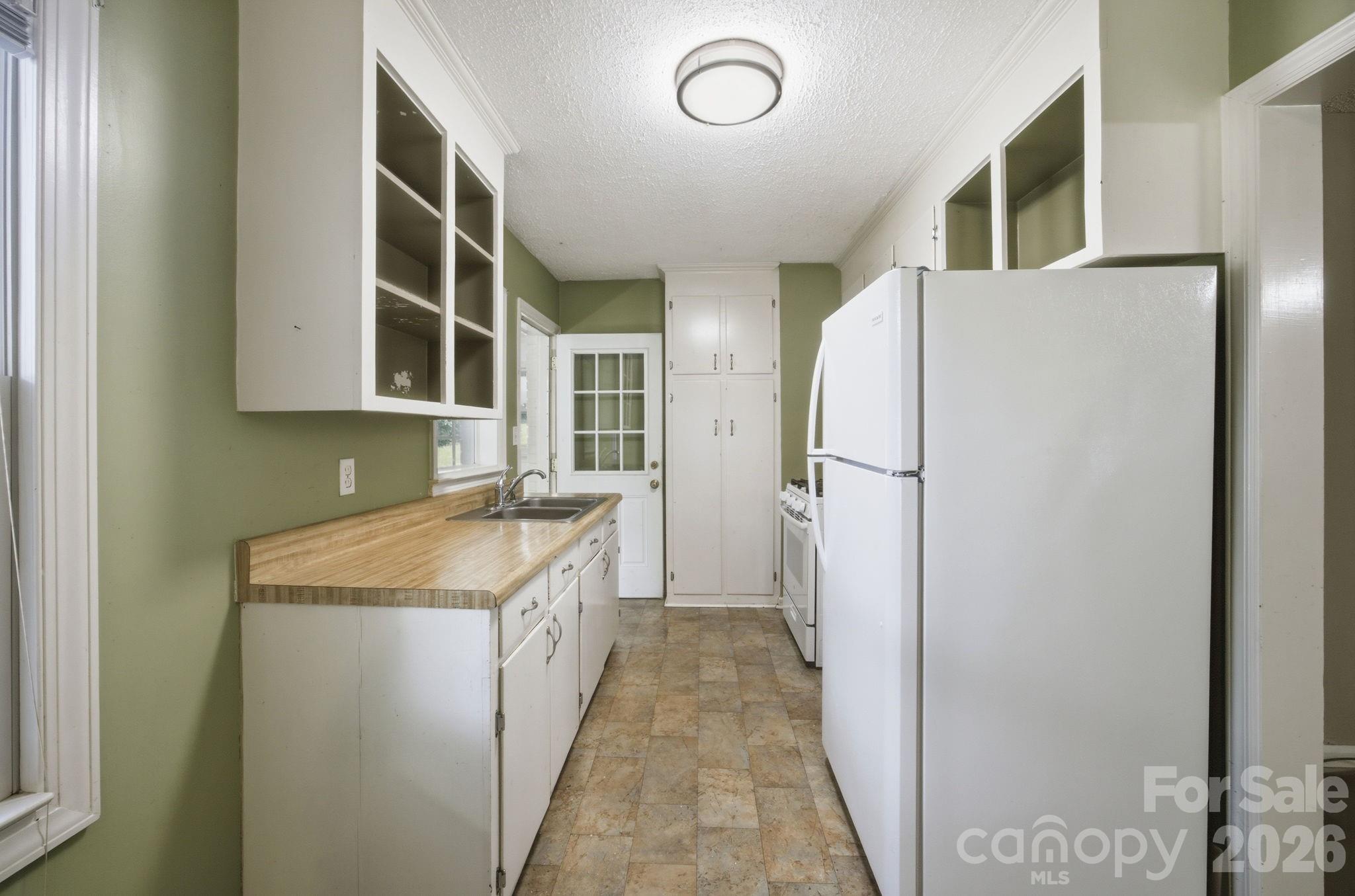 3129 Iredell Drive Property Photo 8