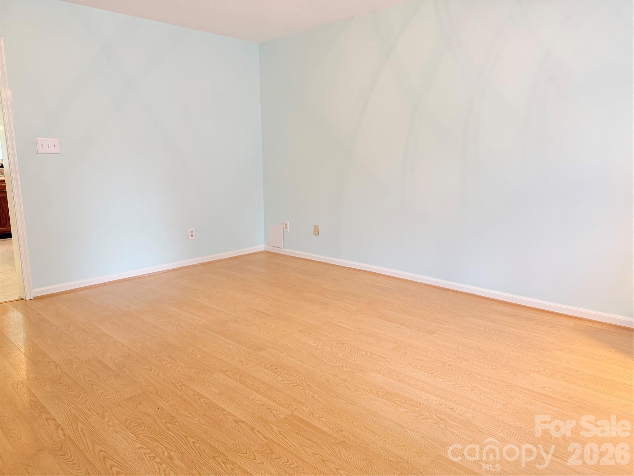 381 James Court 11 Property Photo 6