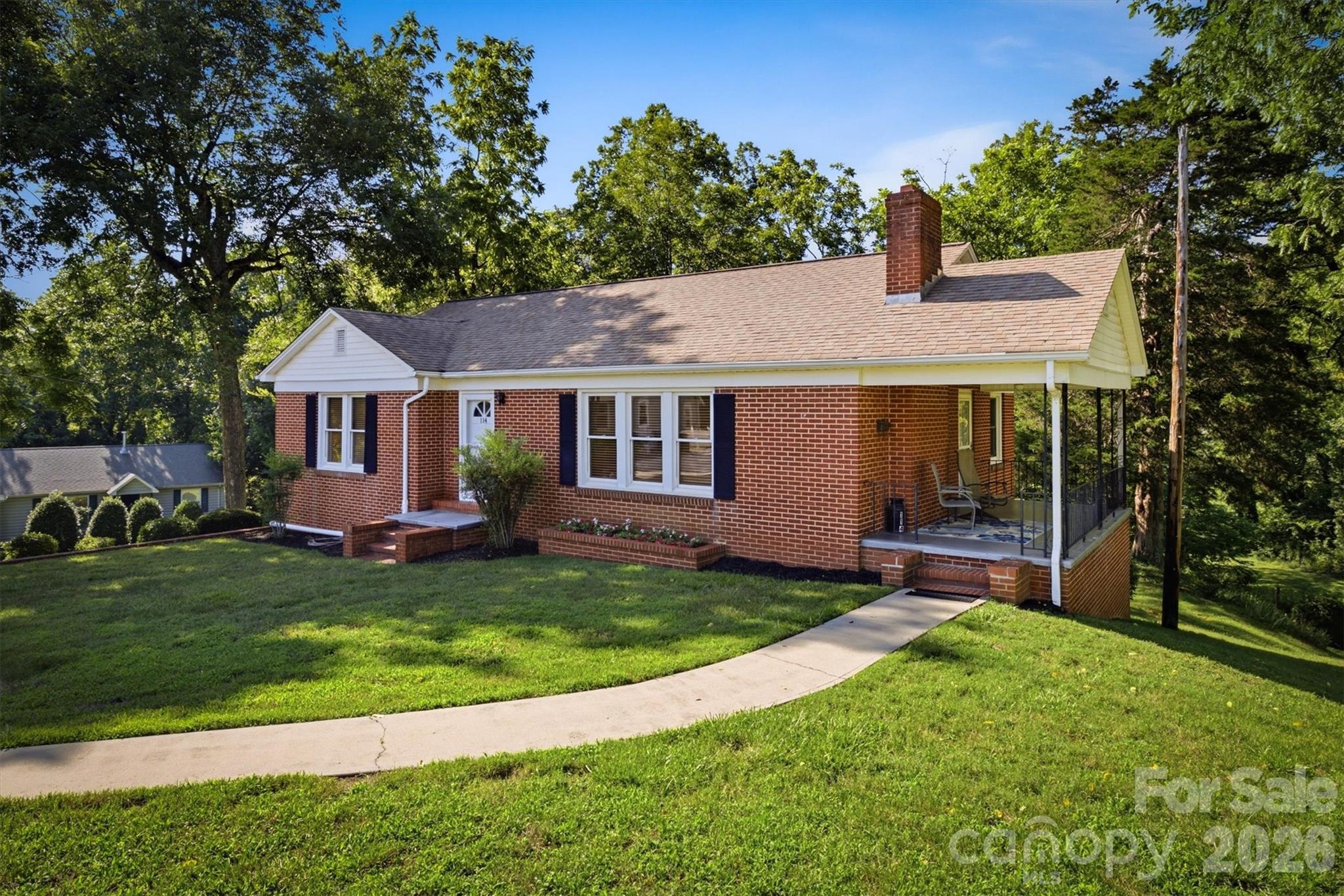 114 Harris Drive Property Photo 1