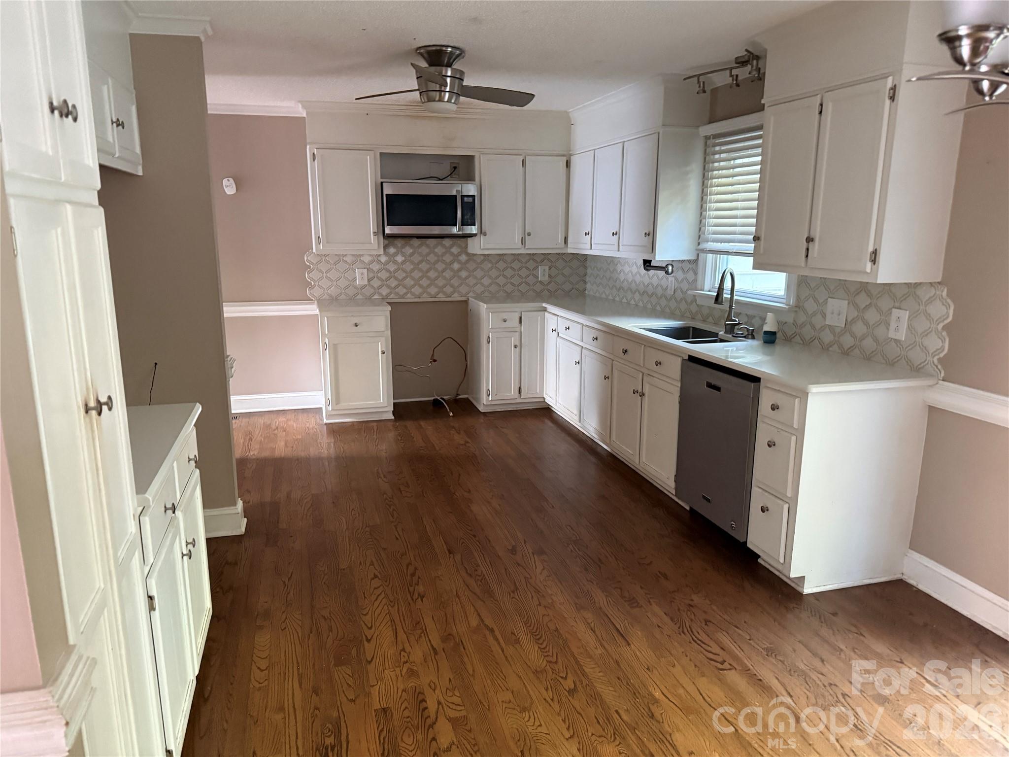 2960 8th Street Court Property Photo 4