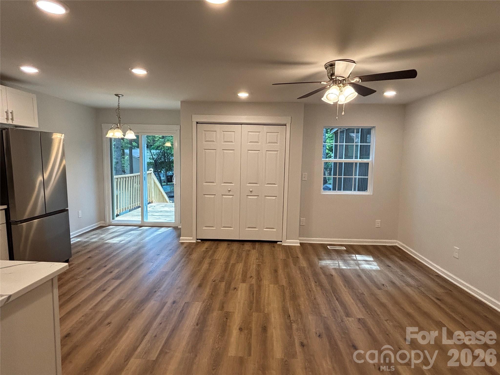 6211 Spanish Oak Road Property Photo 3