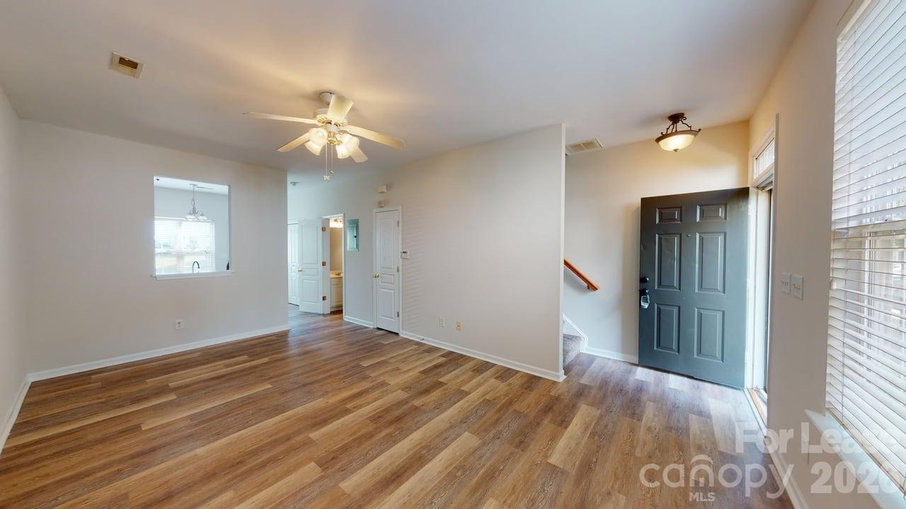 5545 Seths Drive Property Photo 2