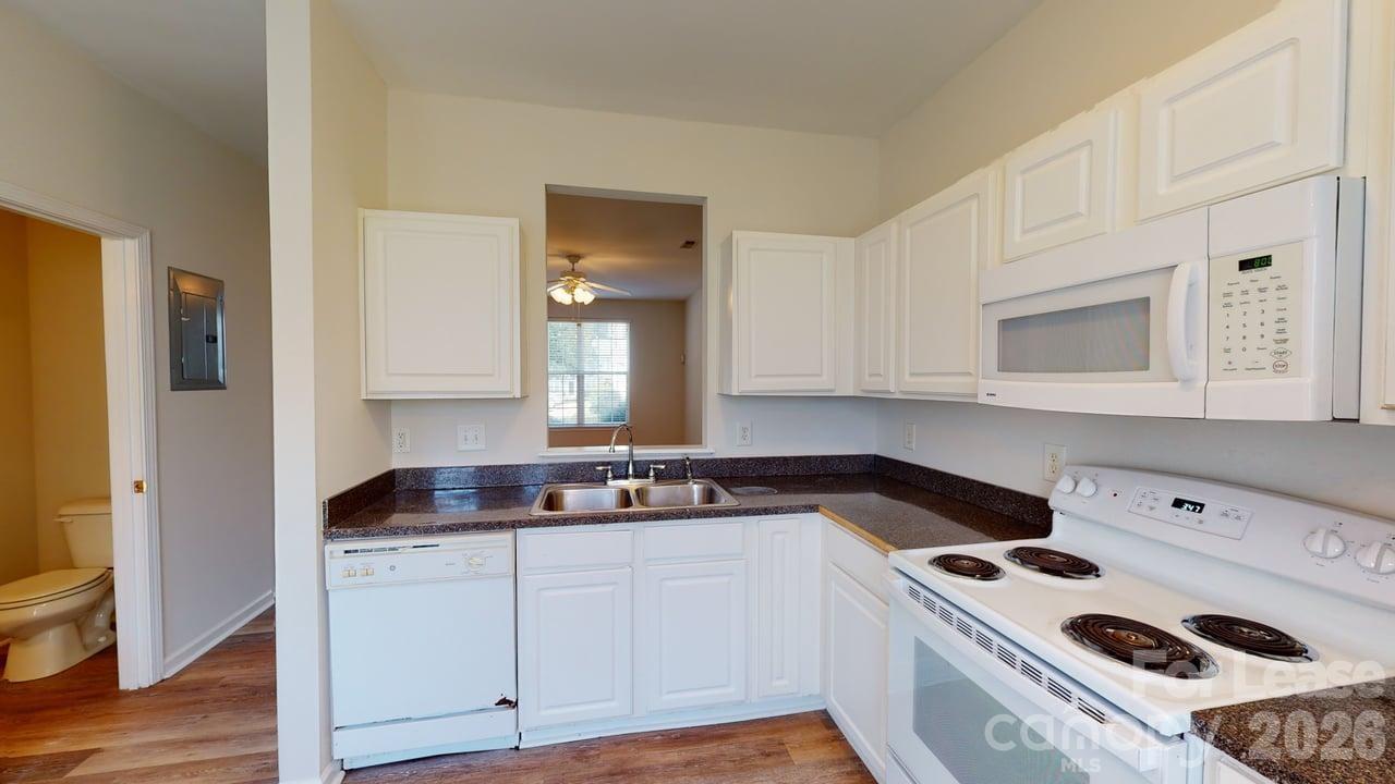 5545 Seths Drive Property Photo 4