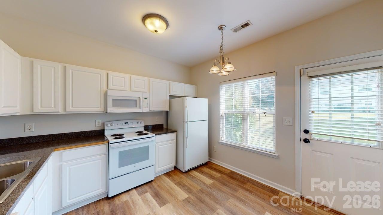 5545 Seths Drive Property Photo 5