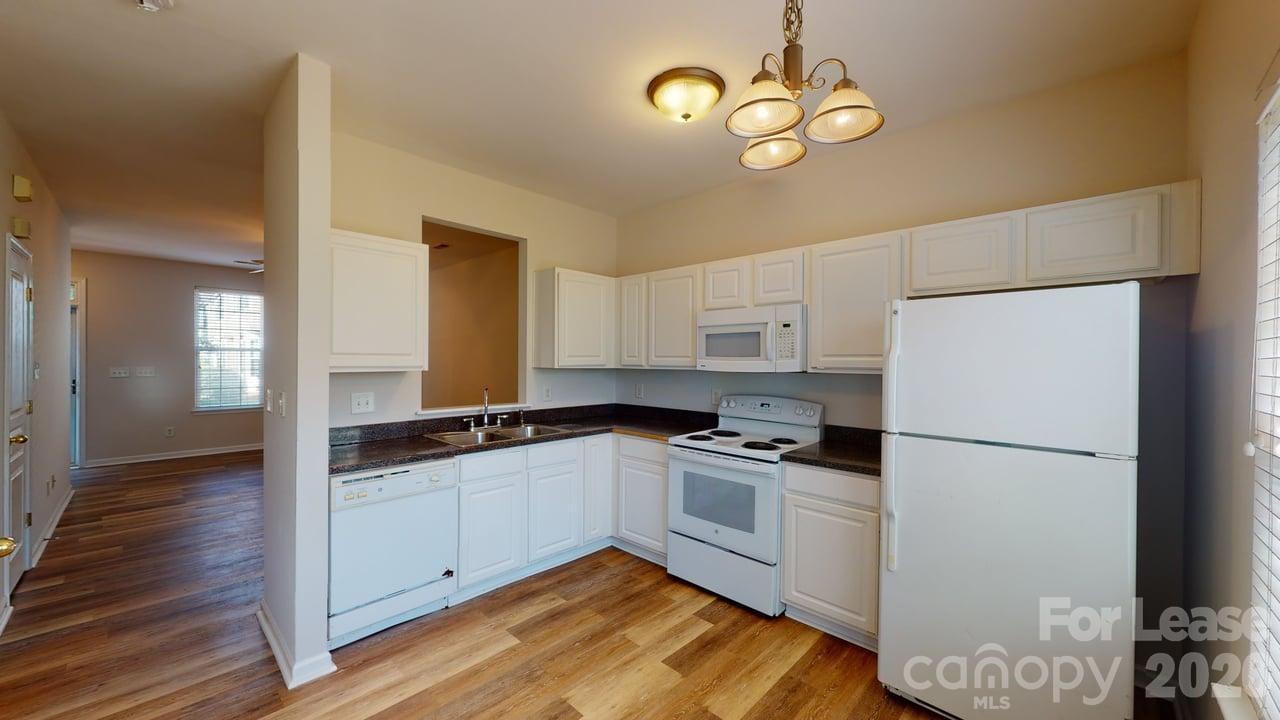 5545 Seths Drive Property Photo 6