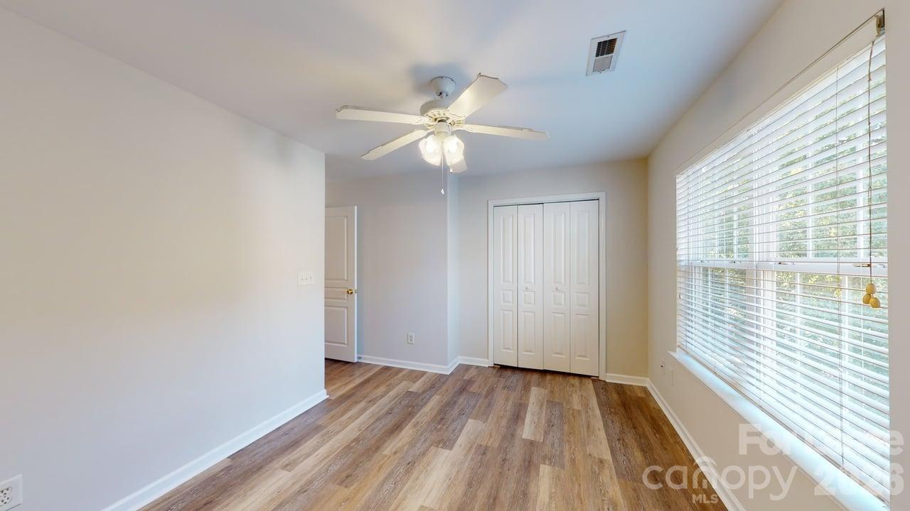 5545 Seths Drive Property Photo 16