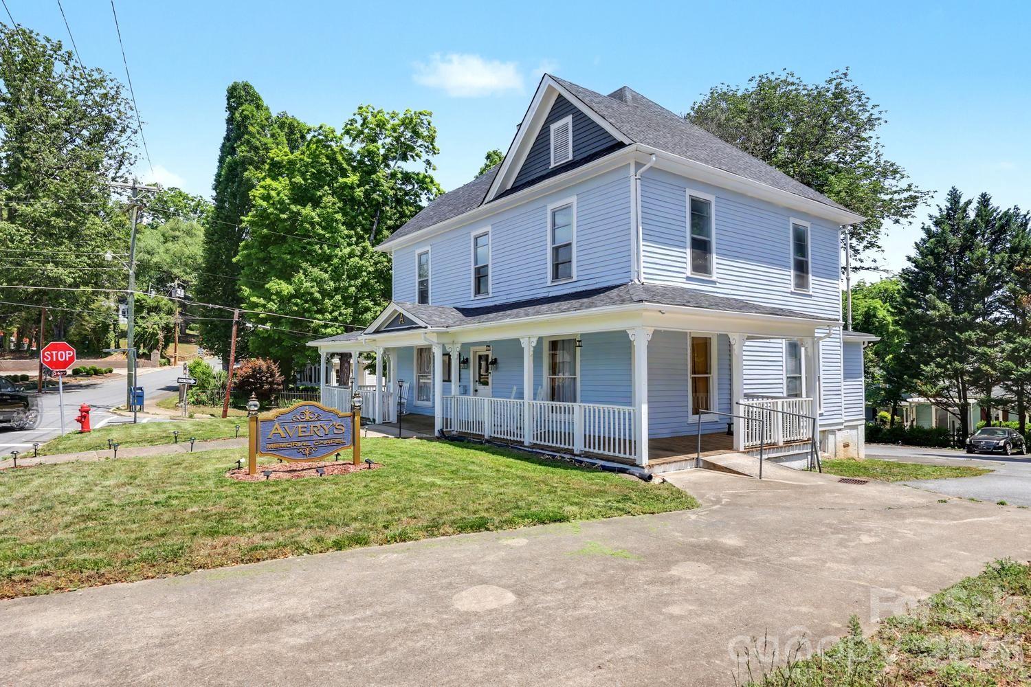 601 College Avenue Property Photo 2