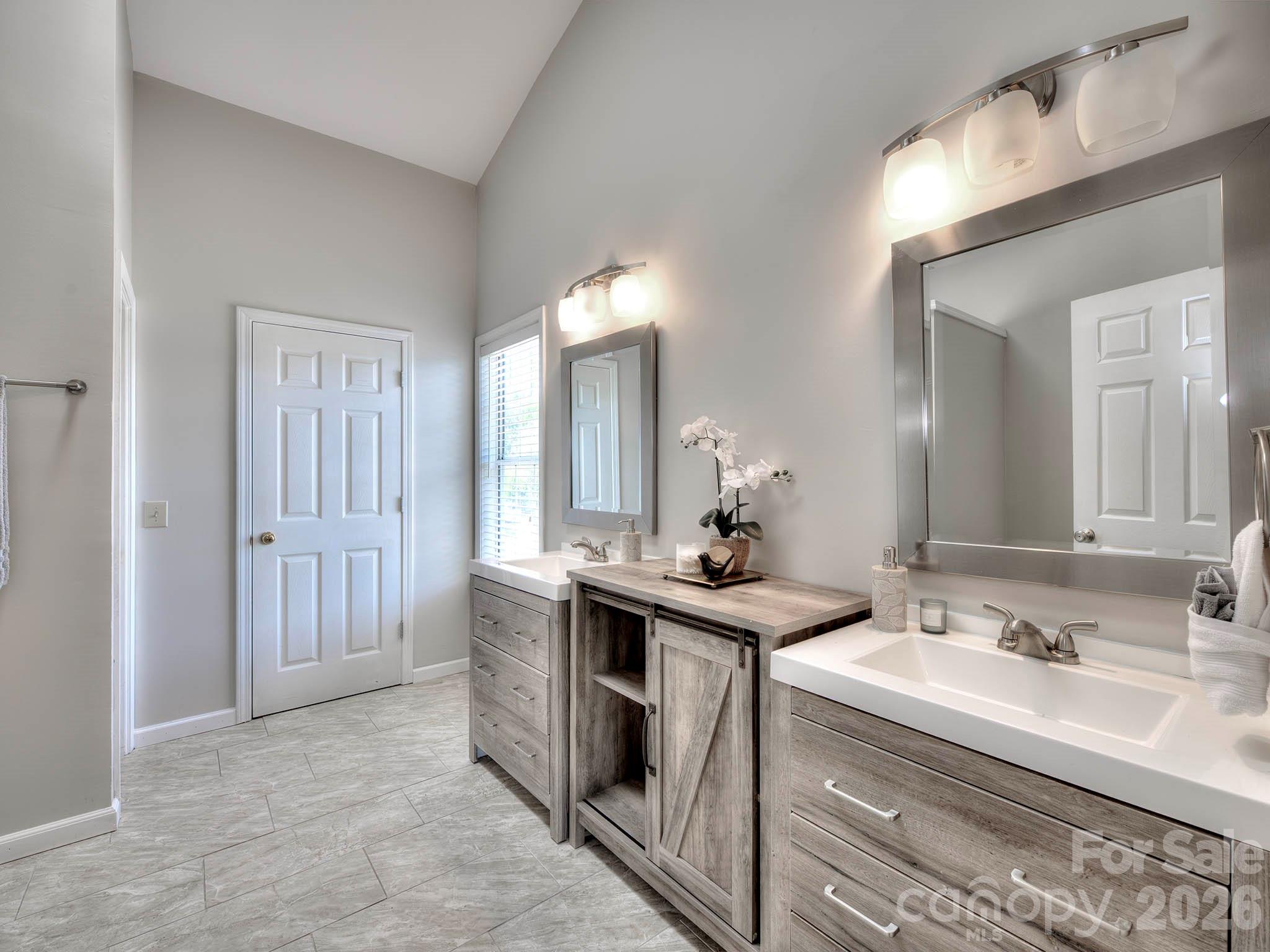 11206 Longhedge Lane Property Photo 25