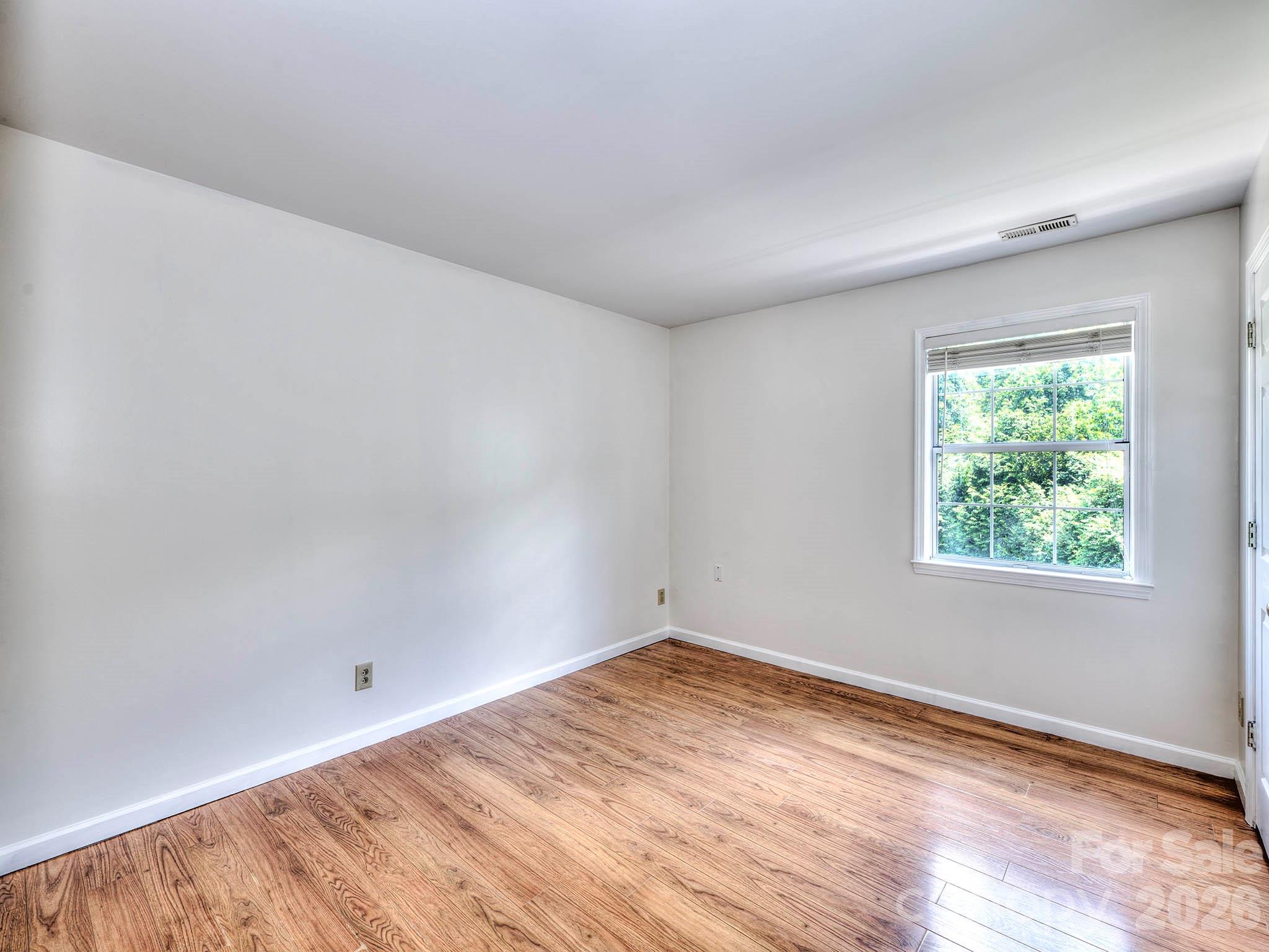 11206 Longhedge Lane Property Photo 31